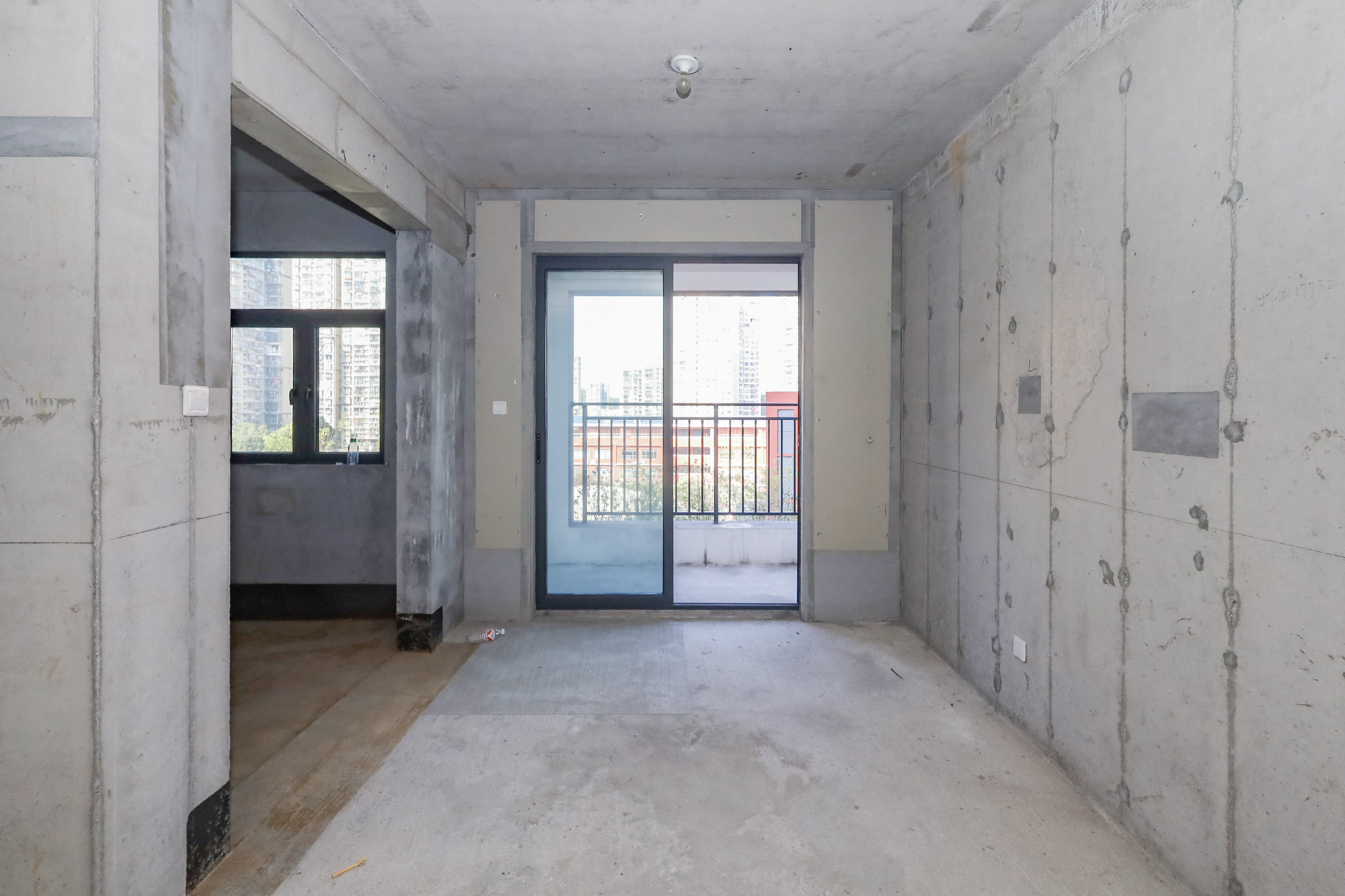 轨道中建麓江府 4室2厅2卫 179.0万 轨道中建麓江府 4室2厅2卫 179.0万其他