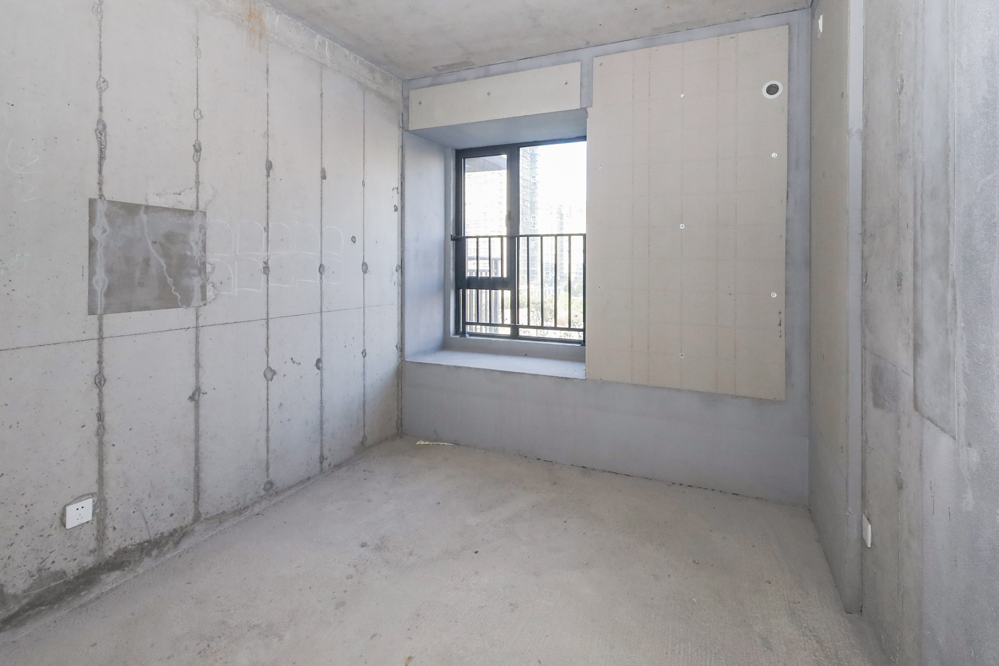 轨道中建麓江府 4室2厅2卫 179.0万 轨道中建麓江府 4室2厅2卫 179.0万卧室