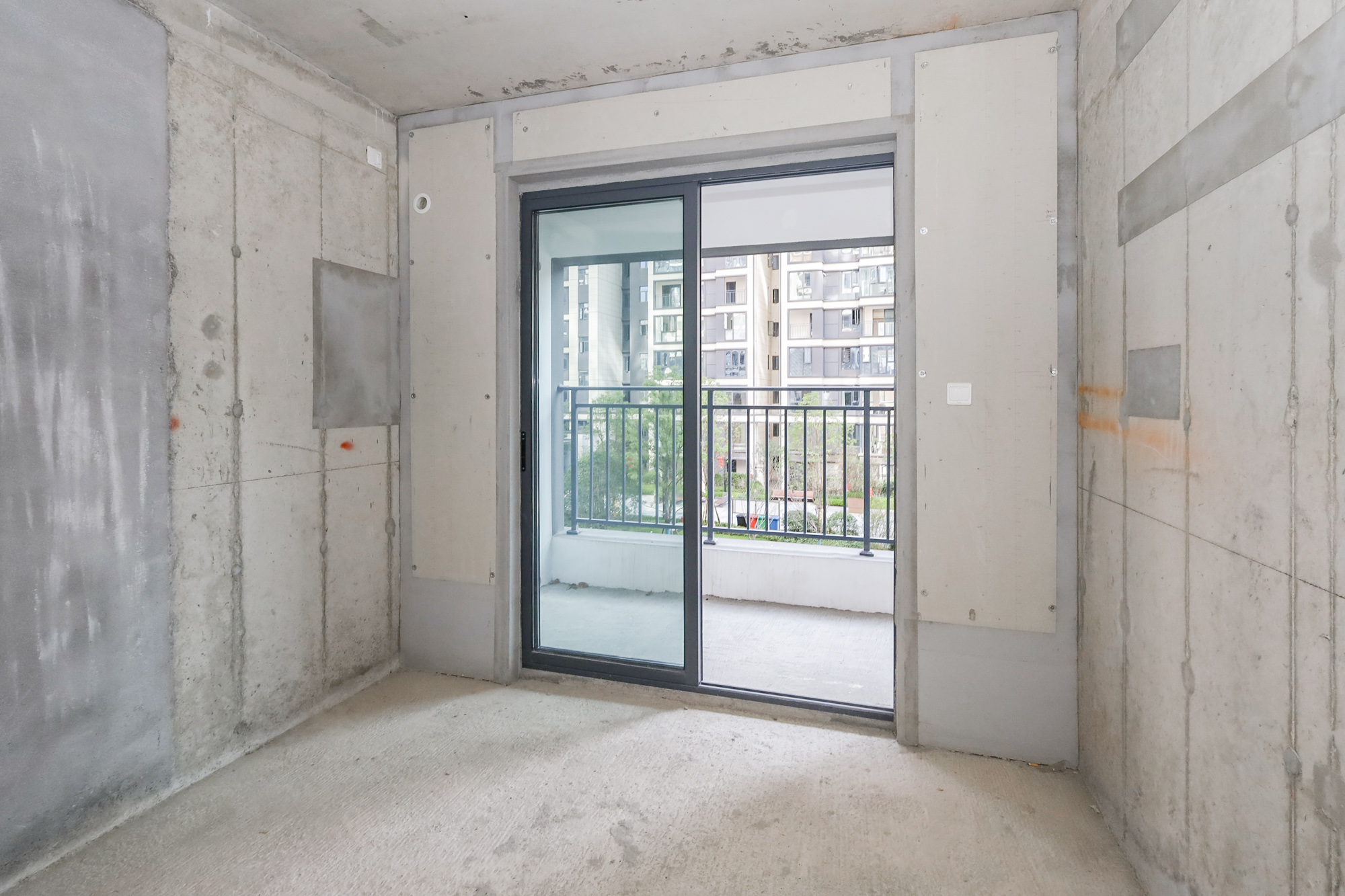 轨道中建麓江府 4室2厅2卫 179.0万 轨道中建麓江府 4室2厅2卫 179.0万卧室