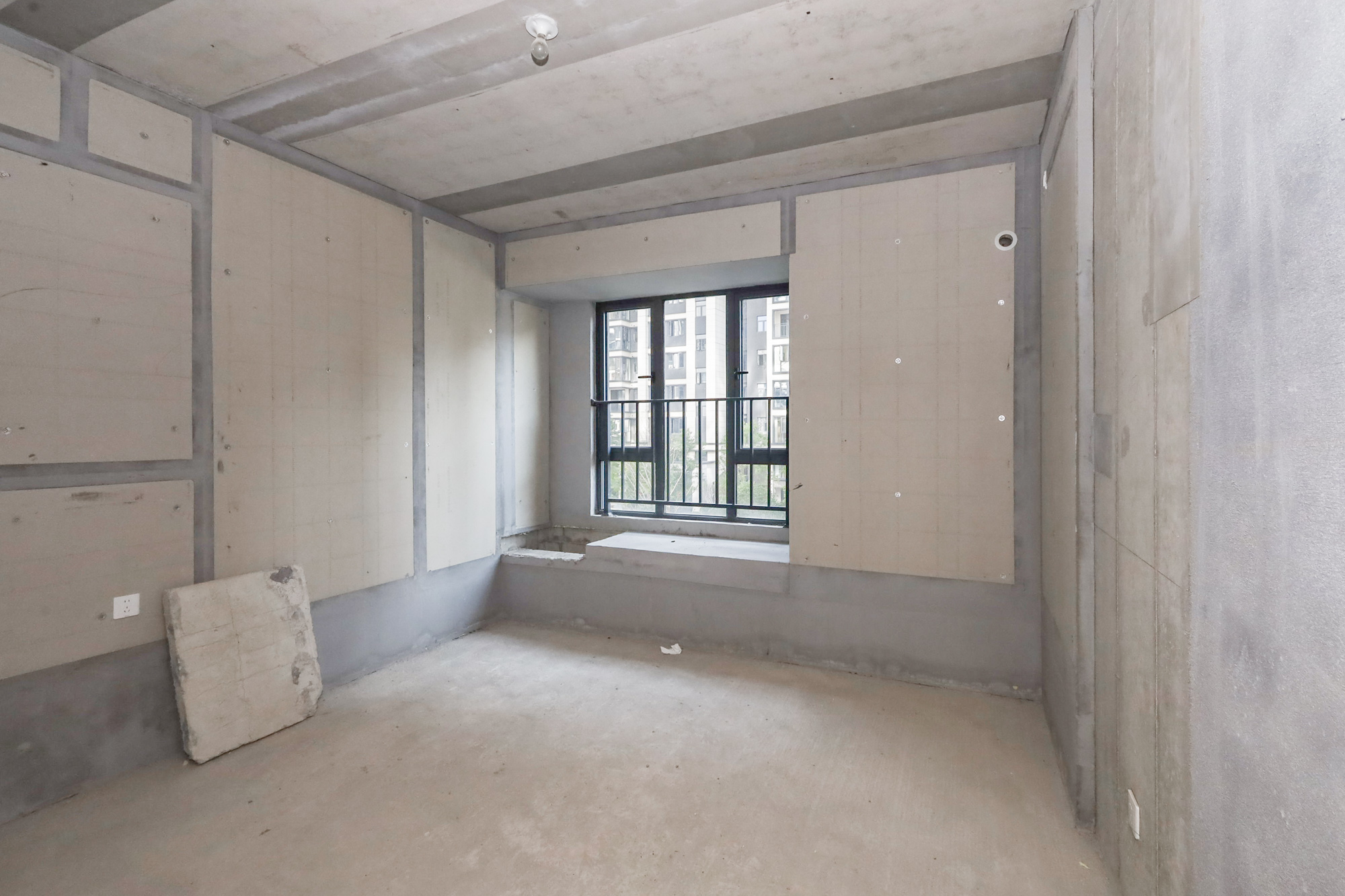 轨道中建麓江府 4室2厅2卫 179.0万 轨道中建麓江府 4室2厅2卫 179.0万卧室