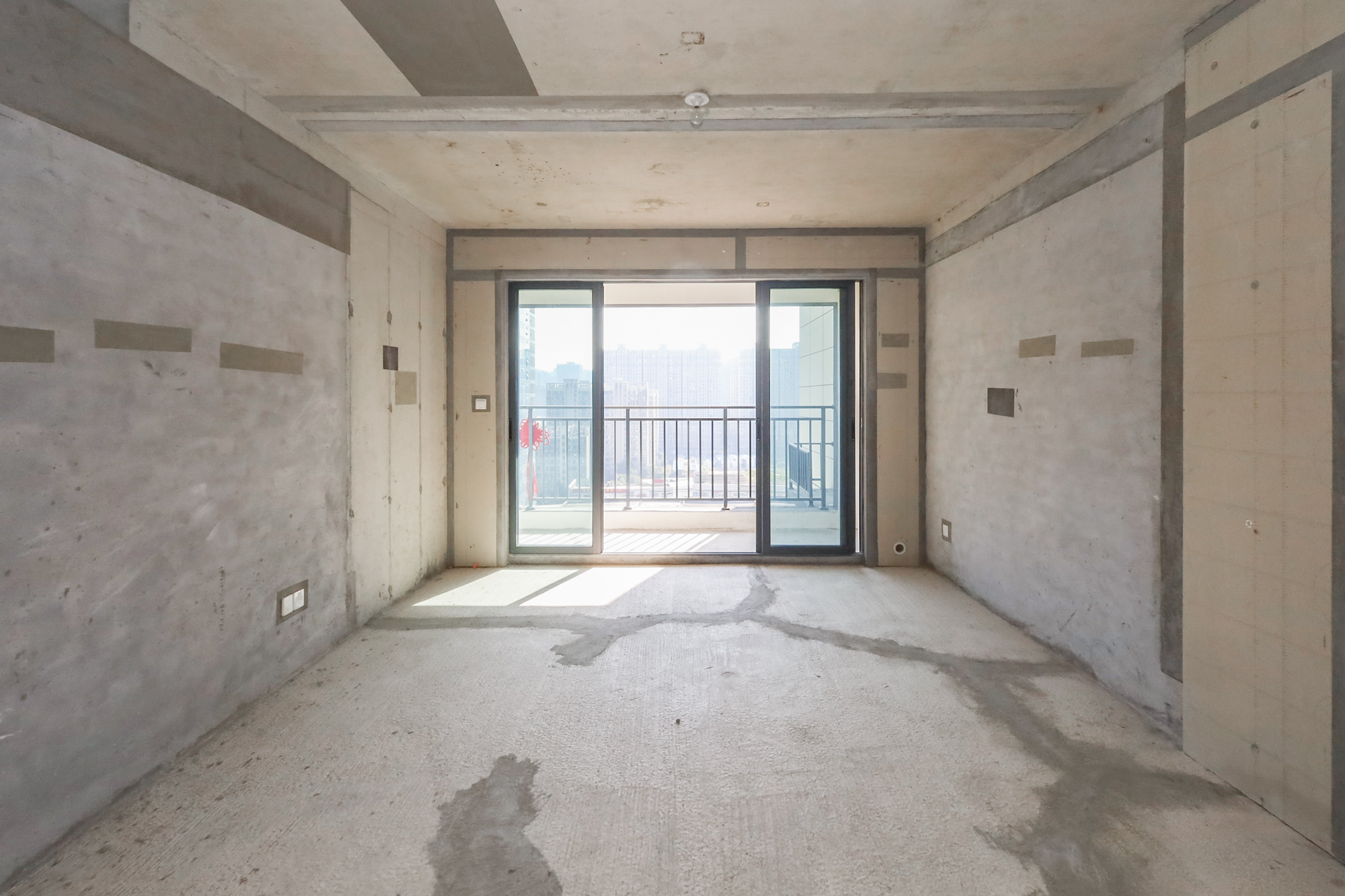 轨道中建麓江府  4室2厅2卫   220.00万