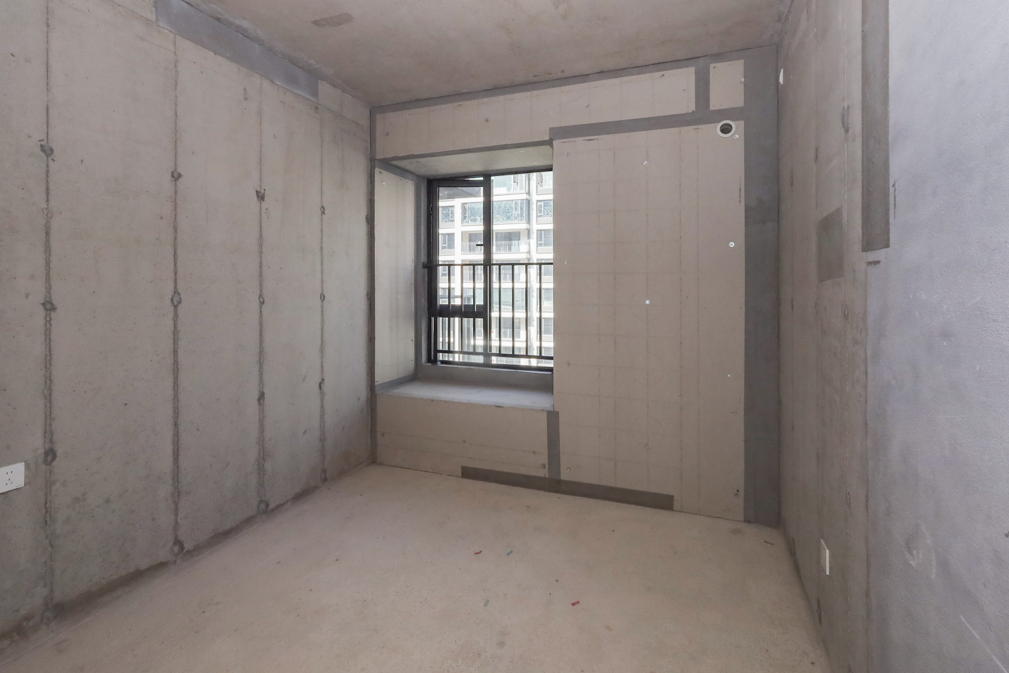 轨道中建麓江府  4室2厅2卫   220.00万卧室