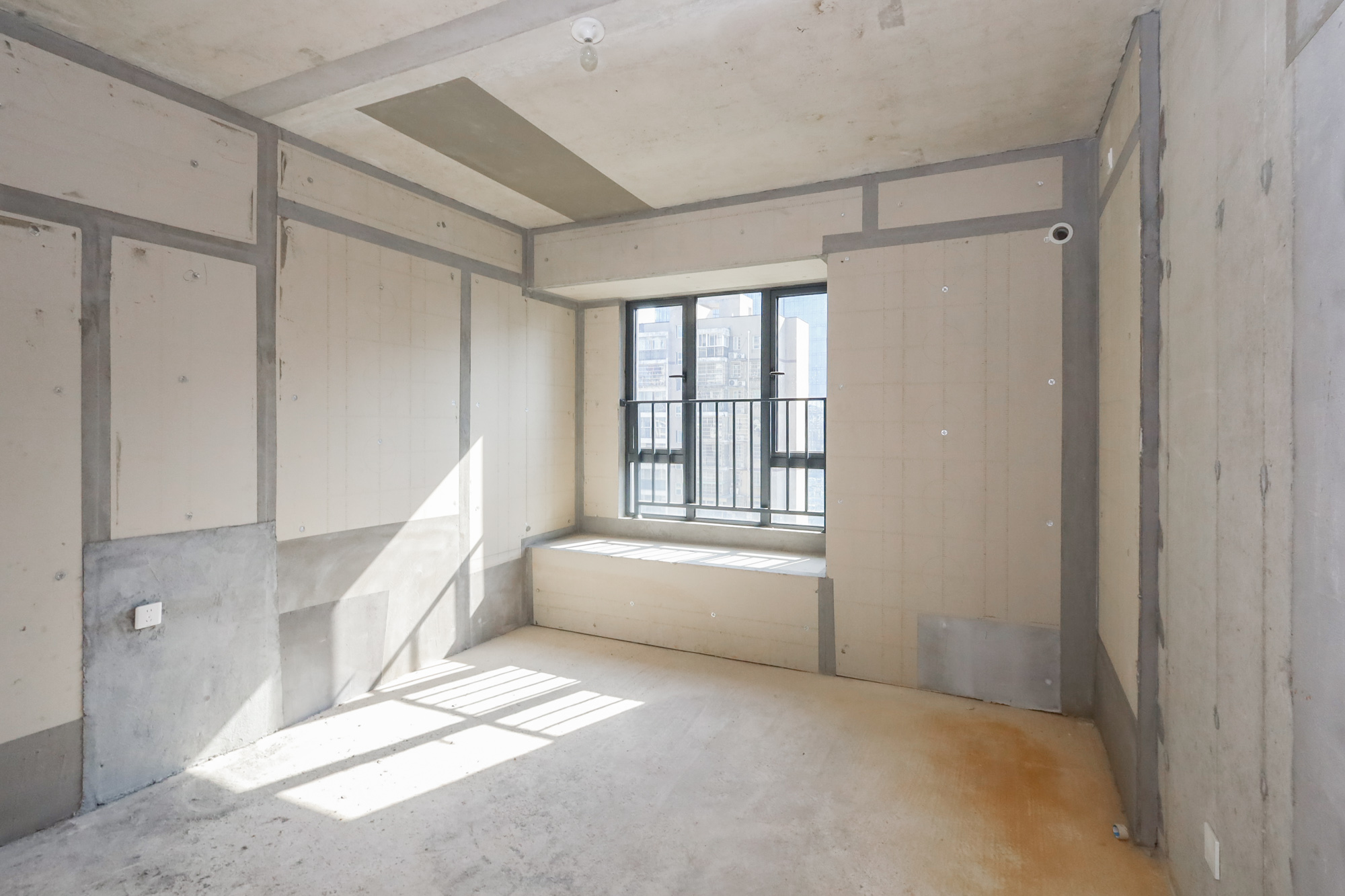 轨道中建麓江府  4室2厅2卫   220.00万卧室