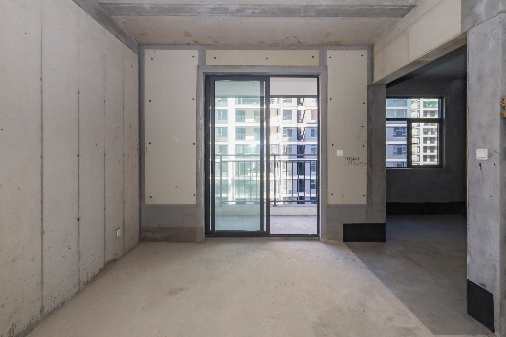 轨道中建麓江府  5室2厅3卫   315.00万其他