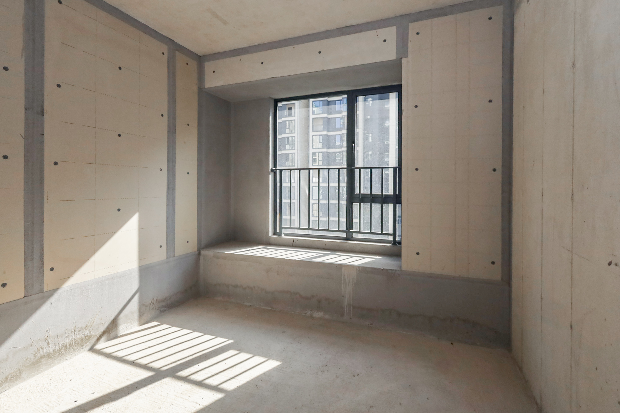 轨道中建麓江府  5室2厅3卫   315.00万卧室