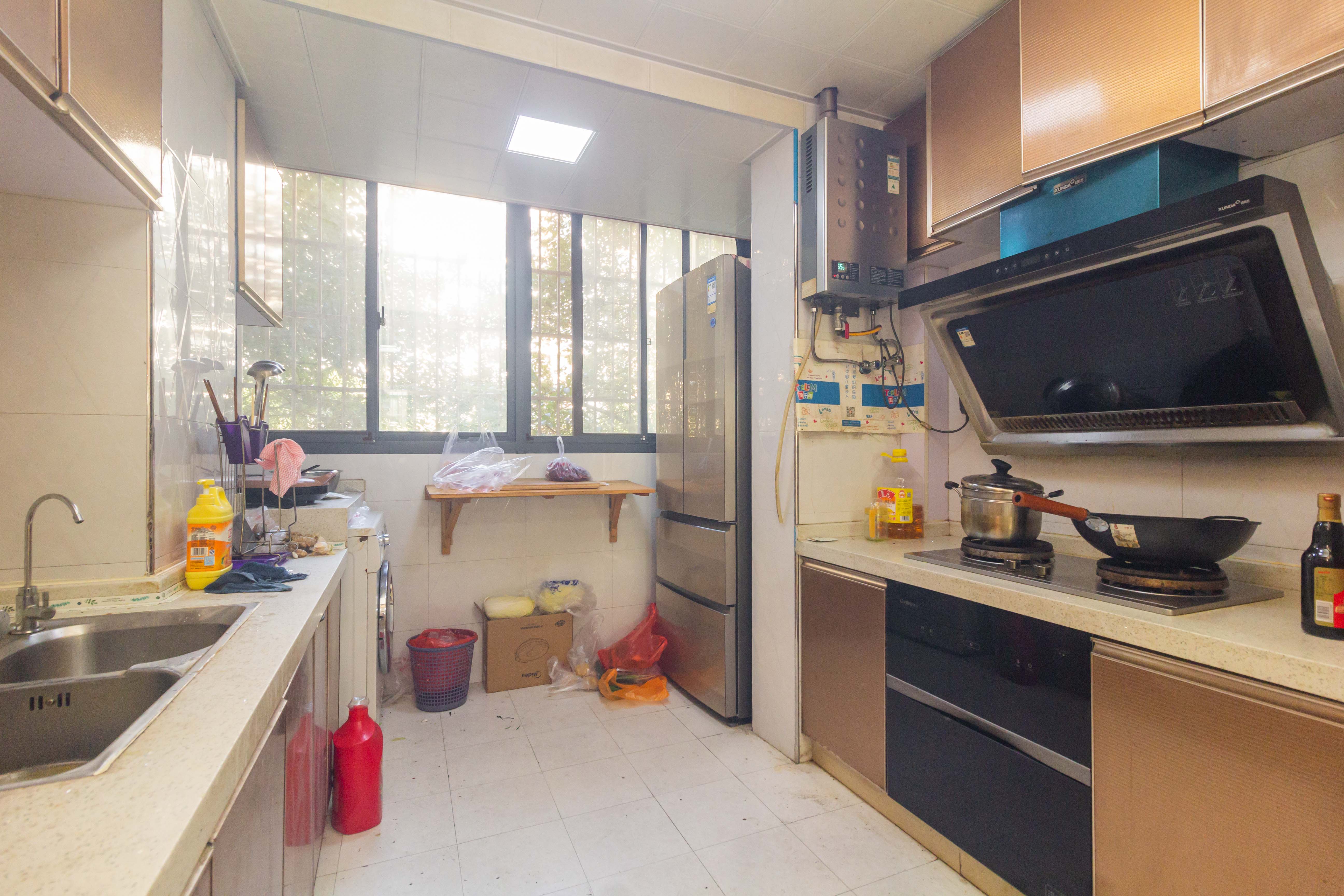 中国铁建国际城一期  3室2厅2卫    68.8万 中国铁建国际城一期  3室2厅2卫    68.8万厨房