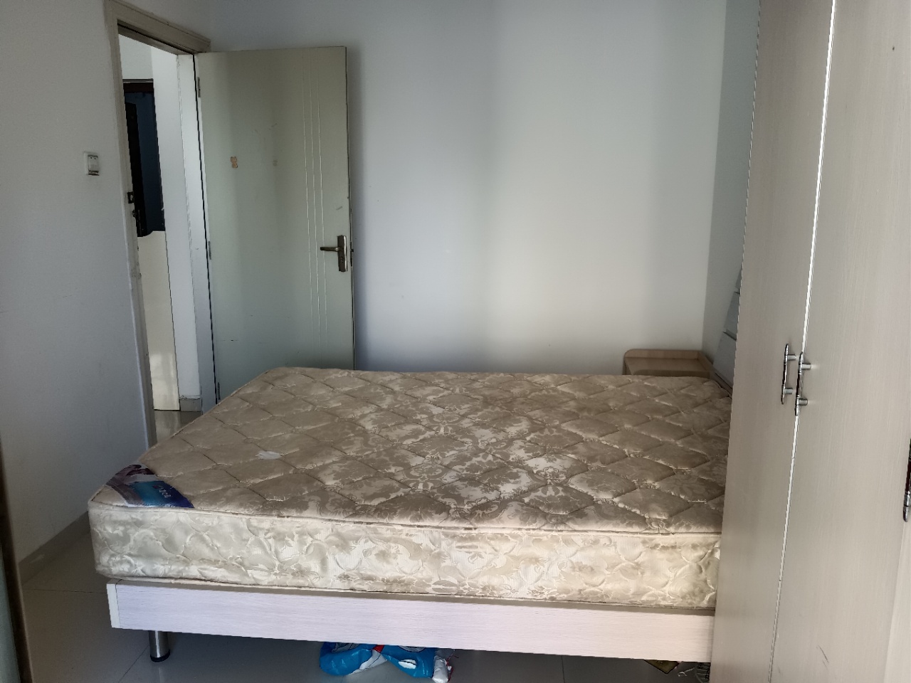 金山广场 2室1厅1卫 2200.00元/月 金山广场 2室1厅1卫 2200.00元/月室内图