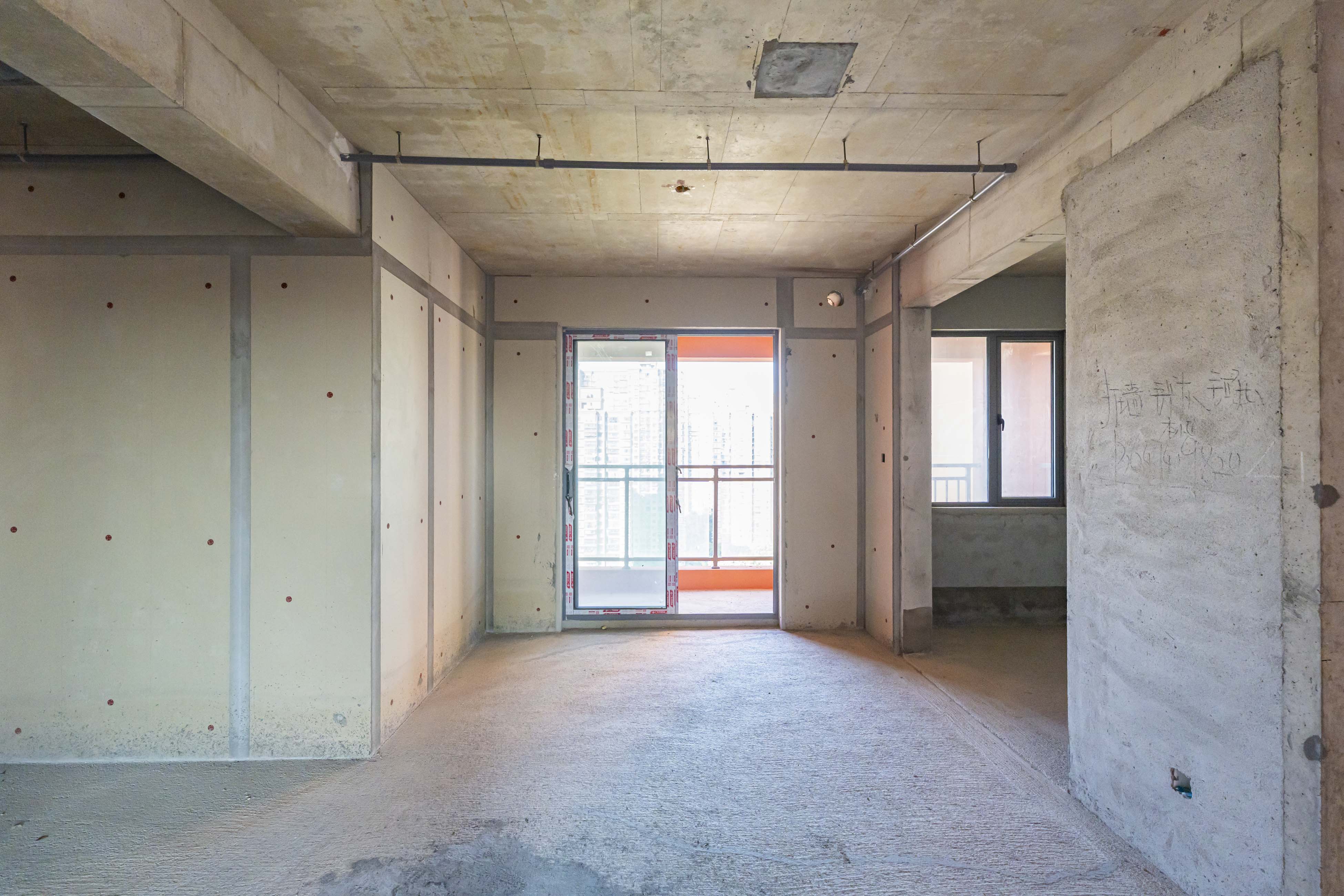 金色溪泉湾  4室2厅3卫    189.9万 金色溪泉湾  4室2厅3卫    189.9万客厅