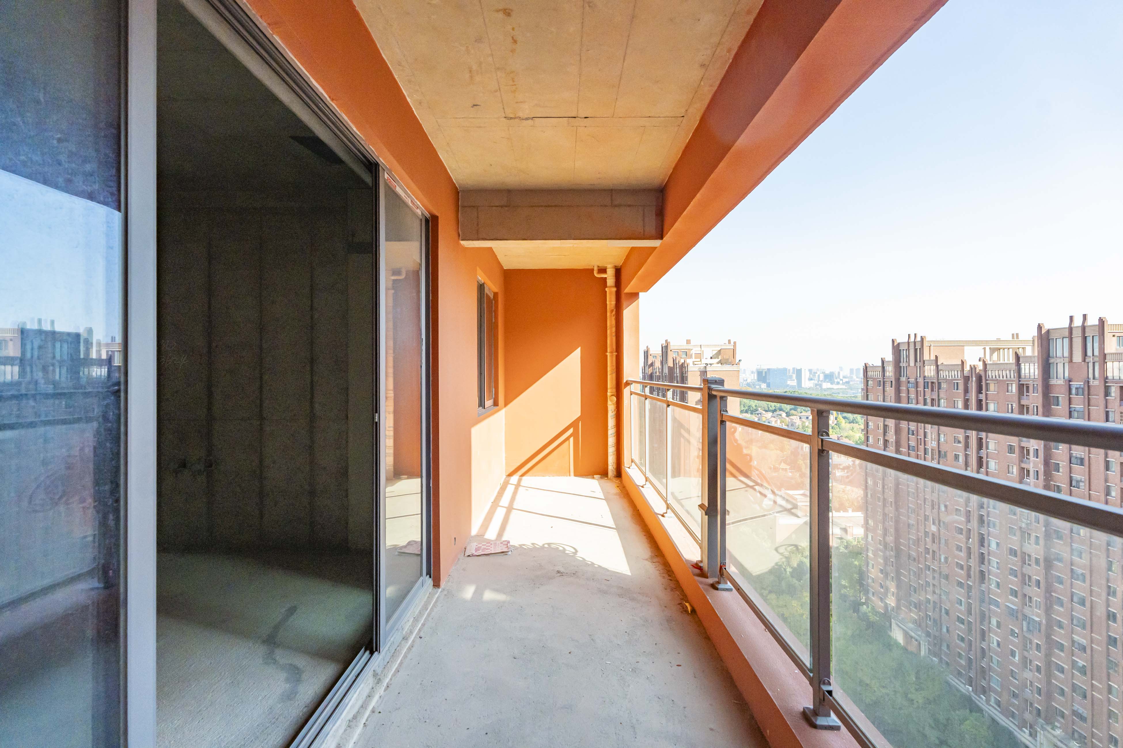 金色溪泉湾  4室2厅3卫    189.9万 金色溪泉湾  4室2厅3卫    189.9万阳台