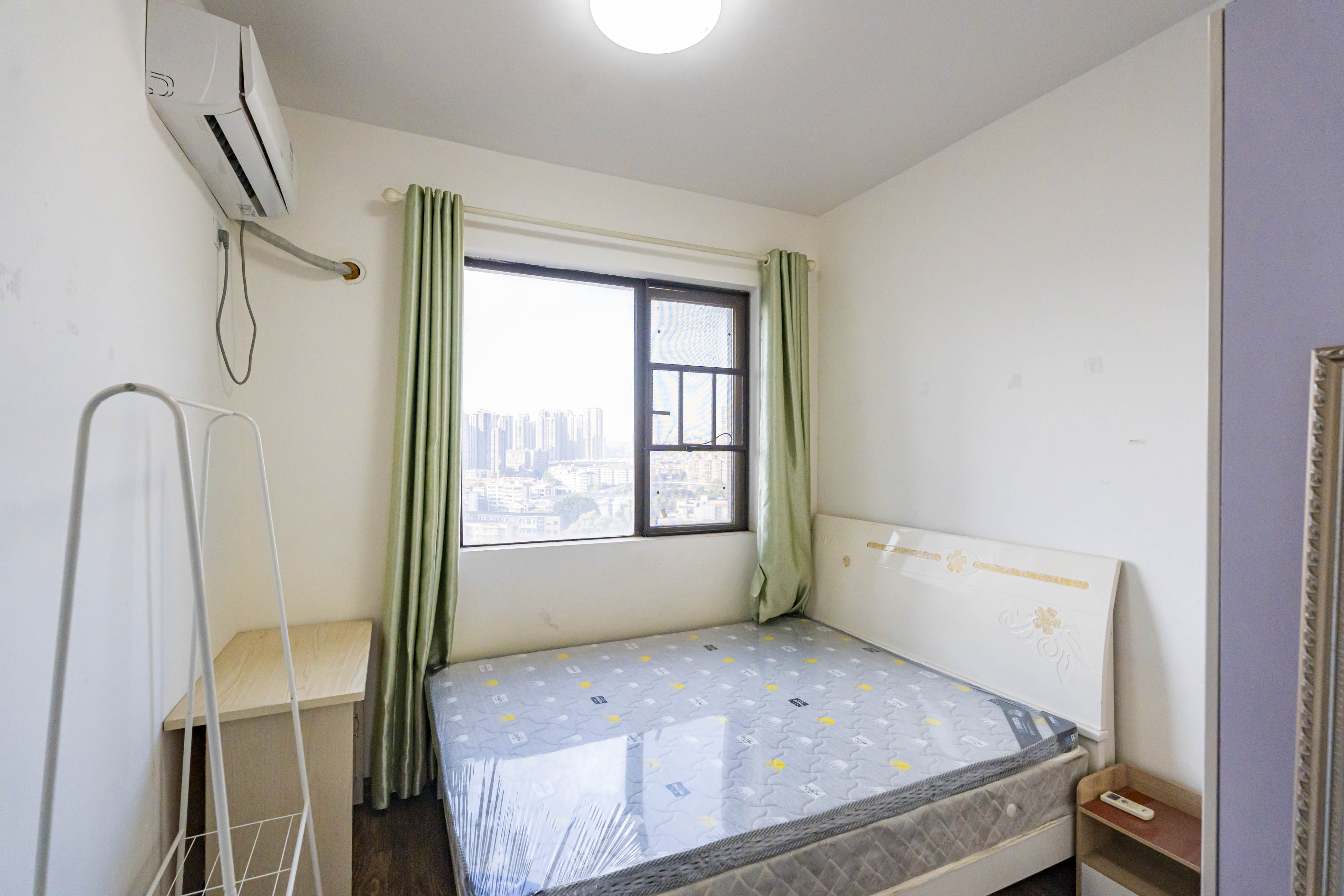 上园商住小区  3室1厅1卫   99.00万卧室