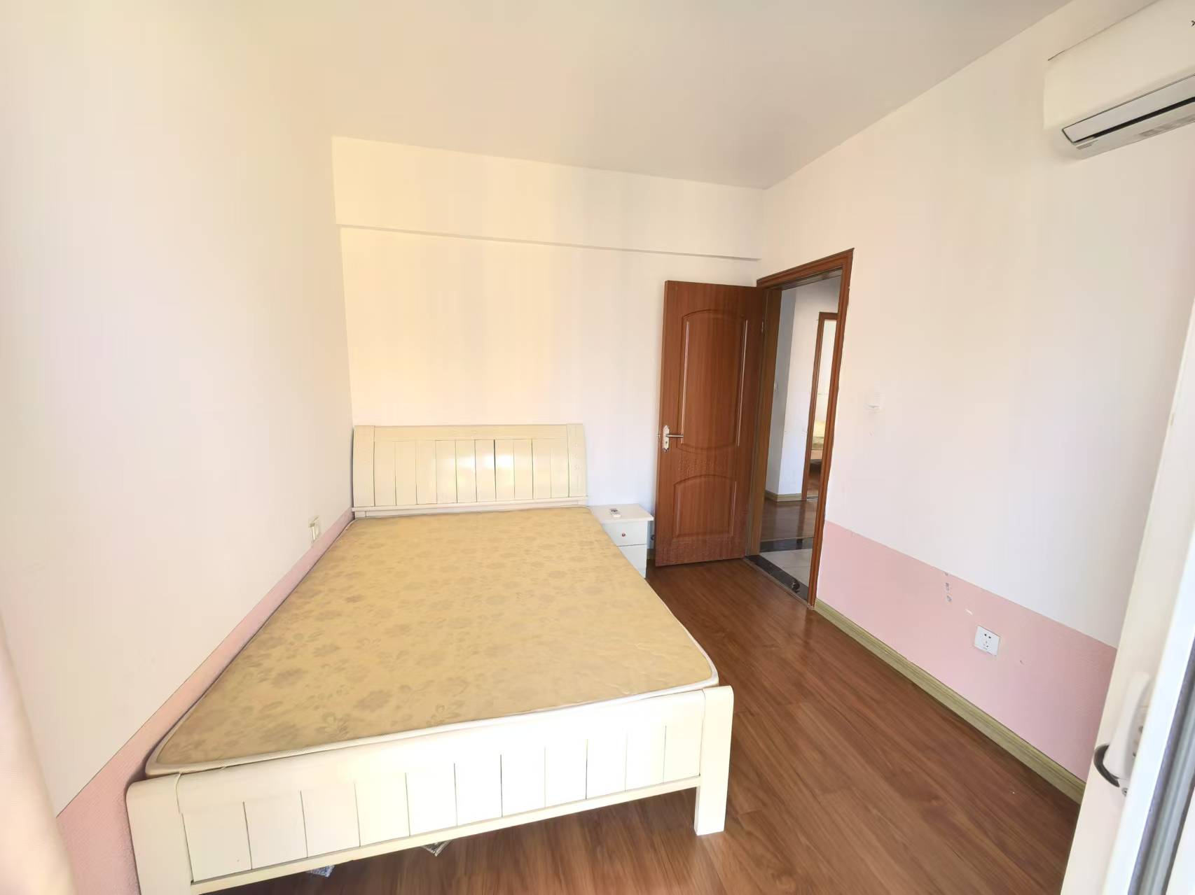 荣盛花语城 3室2厅2卫 1800.0元/月 荣盛花语城 3室2厅2卫 1800.0元/月室内图