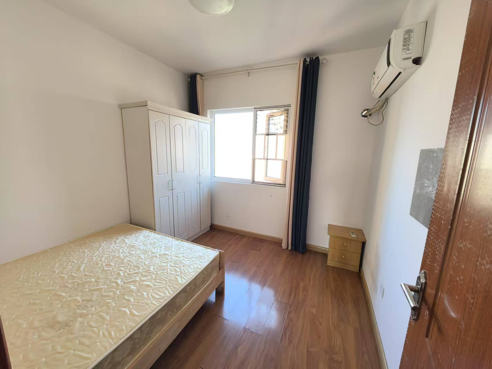 荣盛花语城 3室2厅2卫 1800.0元/月 荣盛花语城 3室2厅2卫 1800.0元/月室内图