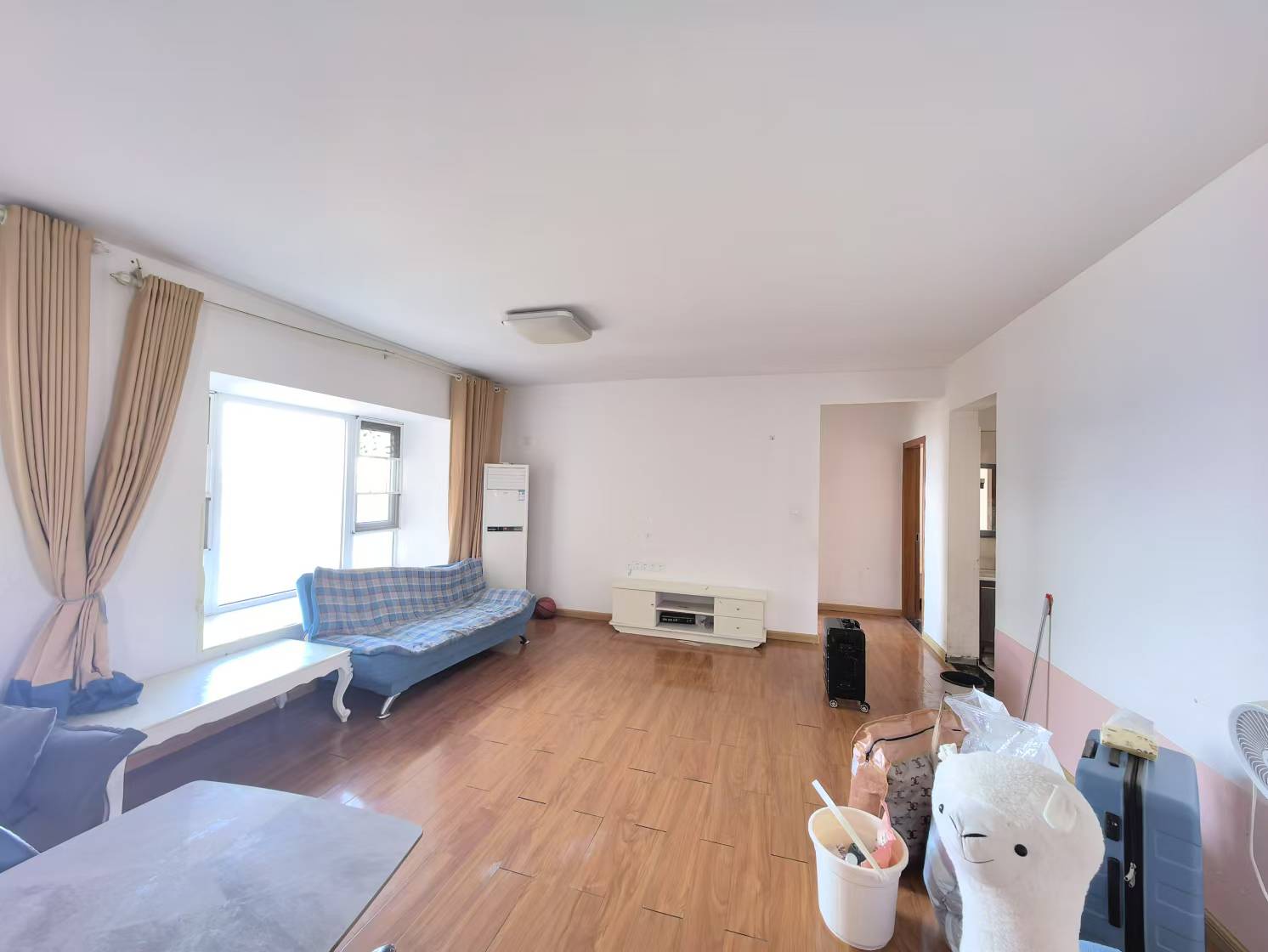 荣盛花语城 3室2厅2卫 1800.0元/月 荣盛花语城 3室2厅2卫 1800.0元/月室内图