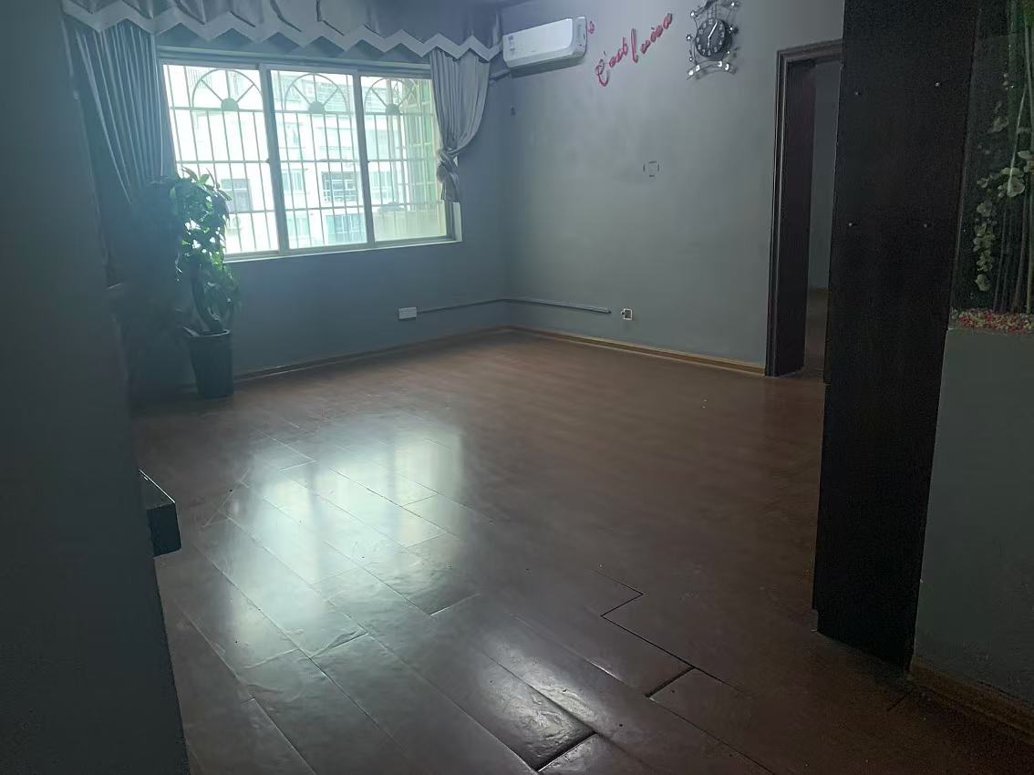 富豪大厦(富豪花园)  2室1厅1卫    85.0万 富豪大厦(富豪花园)  2室1厅1卫    85.0万室内图