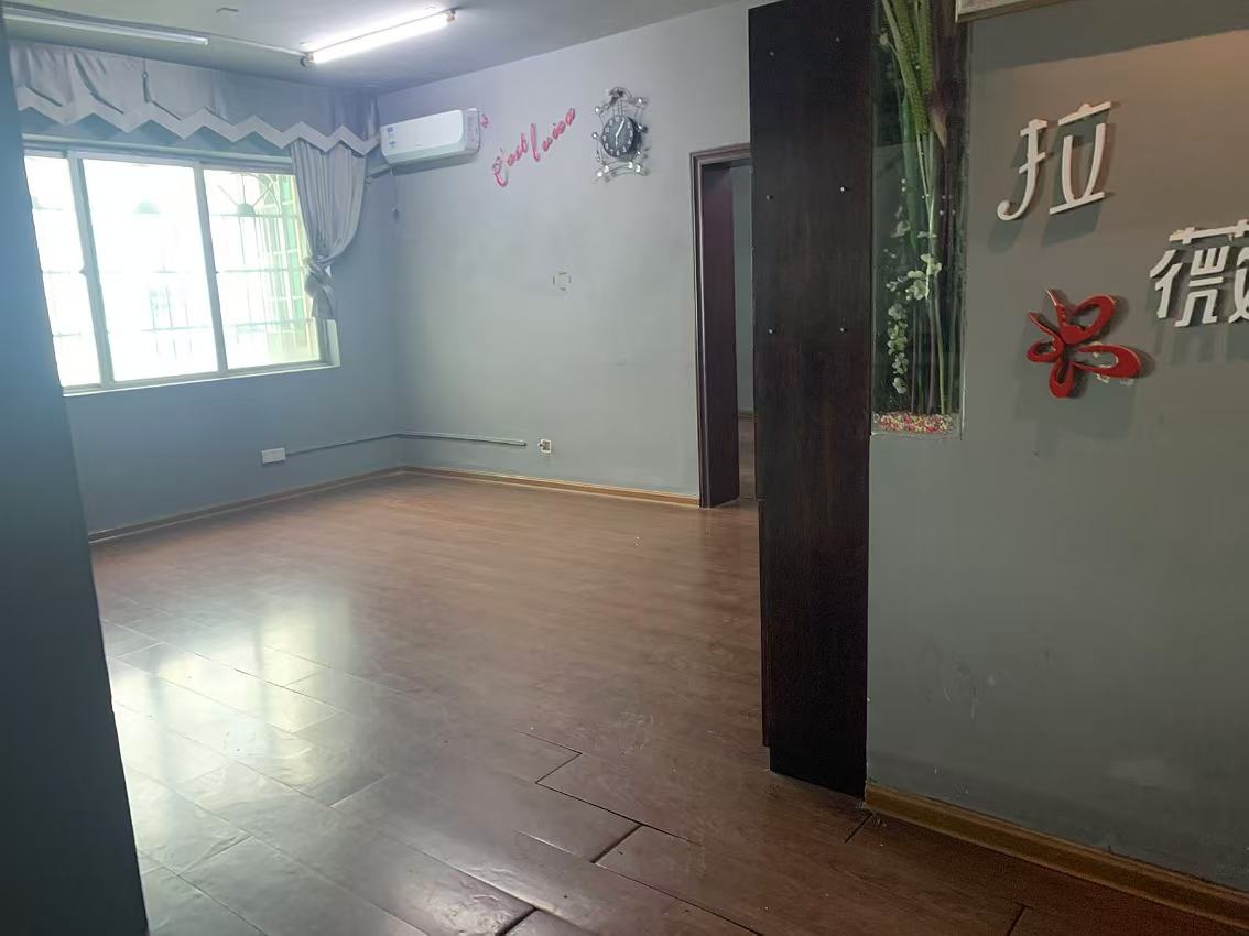 富豪大厦(富豪花园)  2室1厅1卫    85.0万 富豪大厦(富豪花园)  2室1厅1卫    85.0万室内图