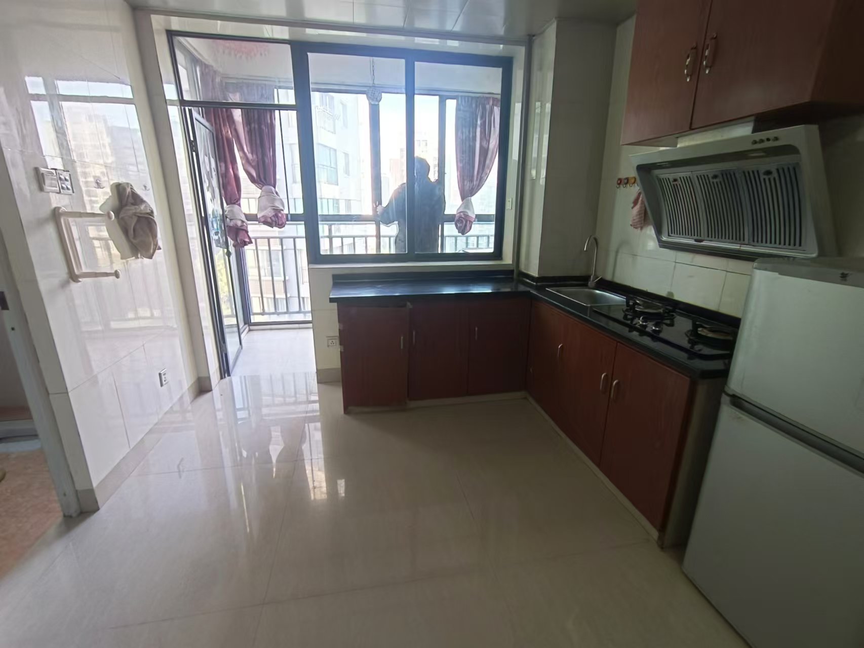 城市风景 1室1厅1卫 1200.0元/月 城市风景 1室1厅1卫 1200.0元/月室内图