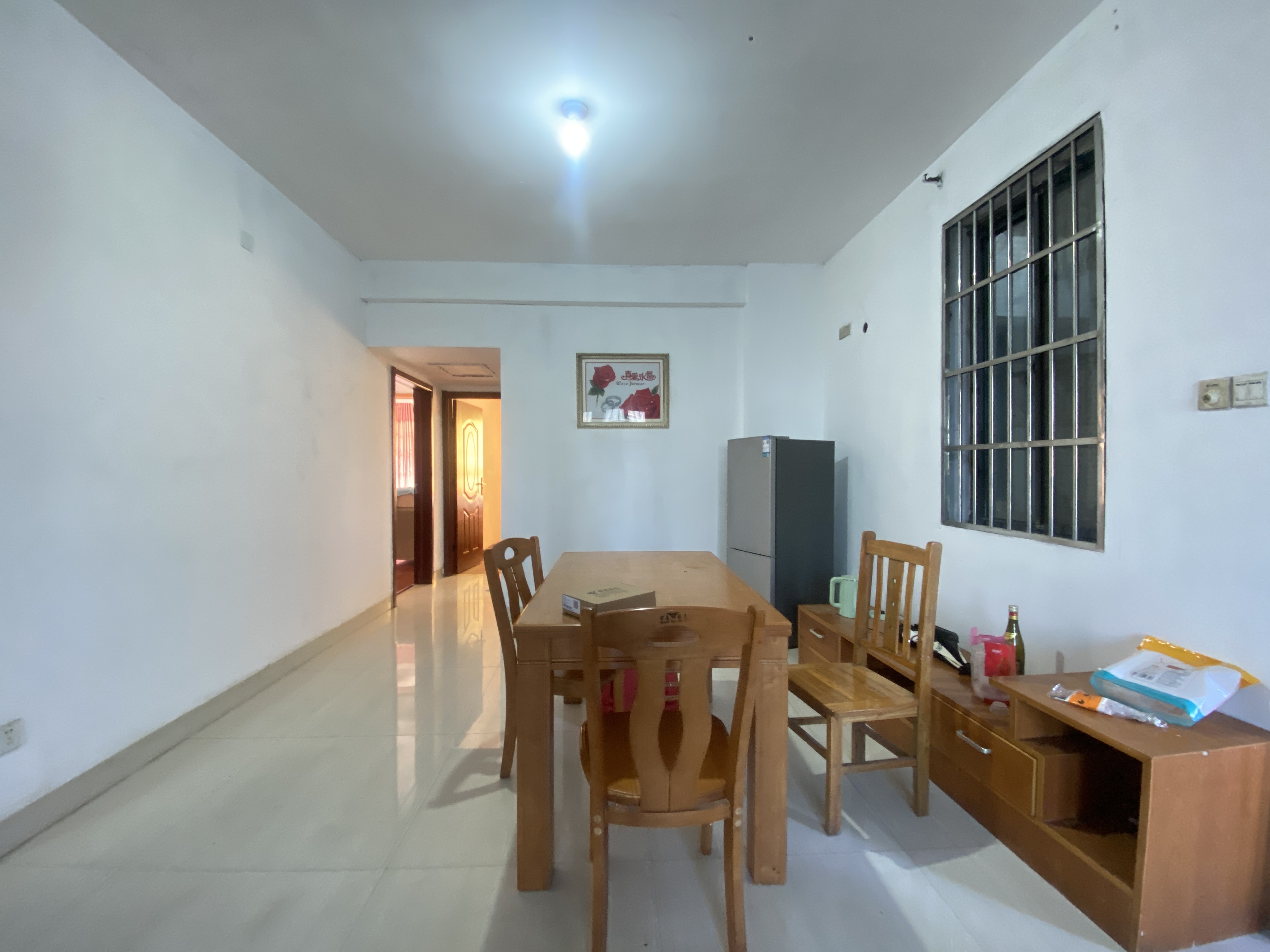 泰山公馆 3室2厅2卫 1300.0元/月 泰山公馆 3室2厅2卫 1300.0元/月室内图