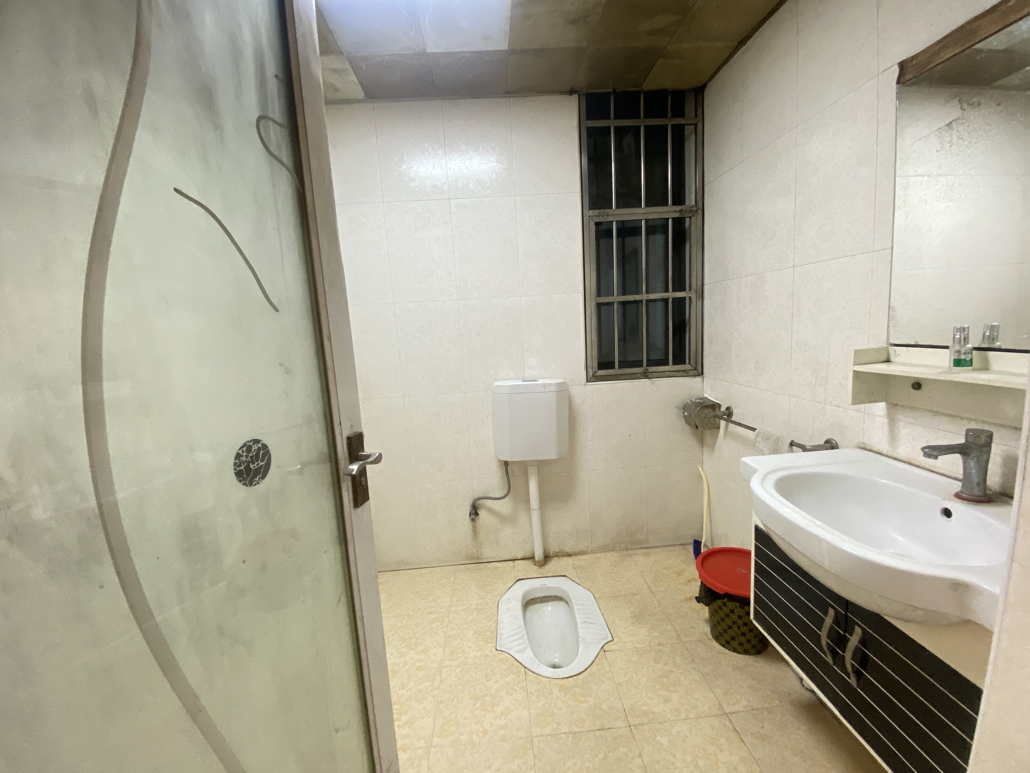 泰山公馆 3室2厅2卫 1300.0元/月 泰山公馆 3室2厅2卫 1300.0元/月室内图