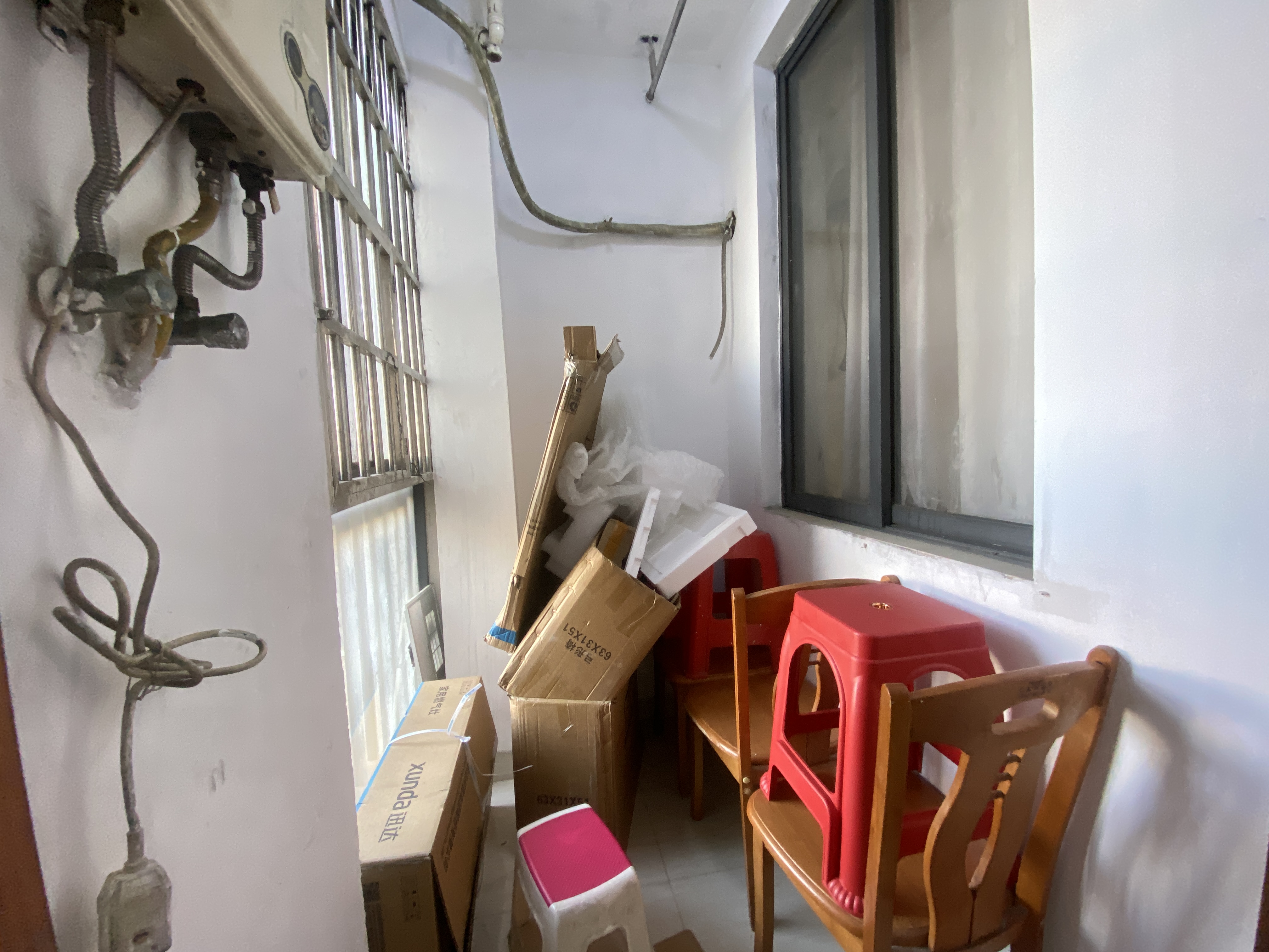 泰山公馆 3室2厅2卫 1300.0元/月 泰山公馆 3室2厅2卫 1300.0元/月室内图