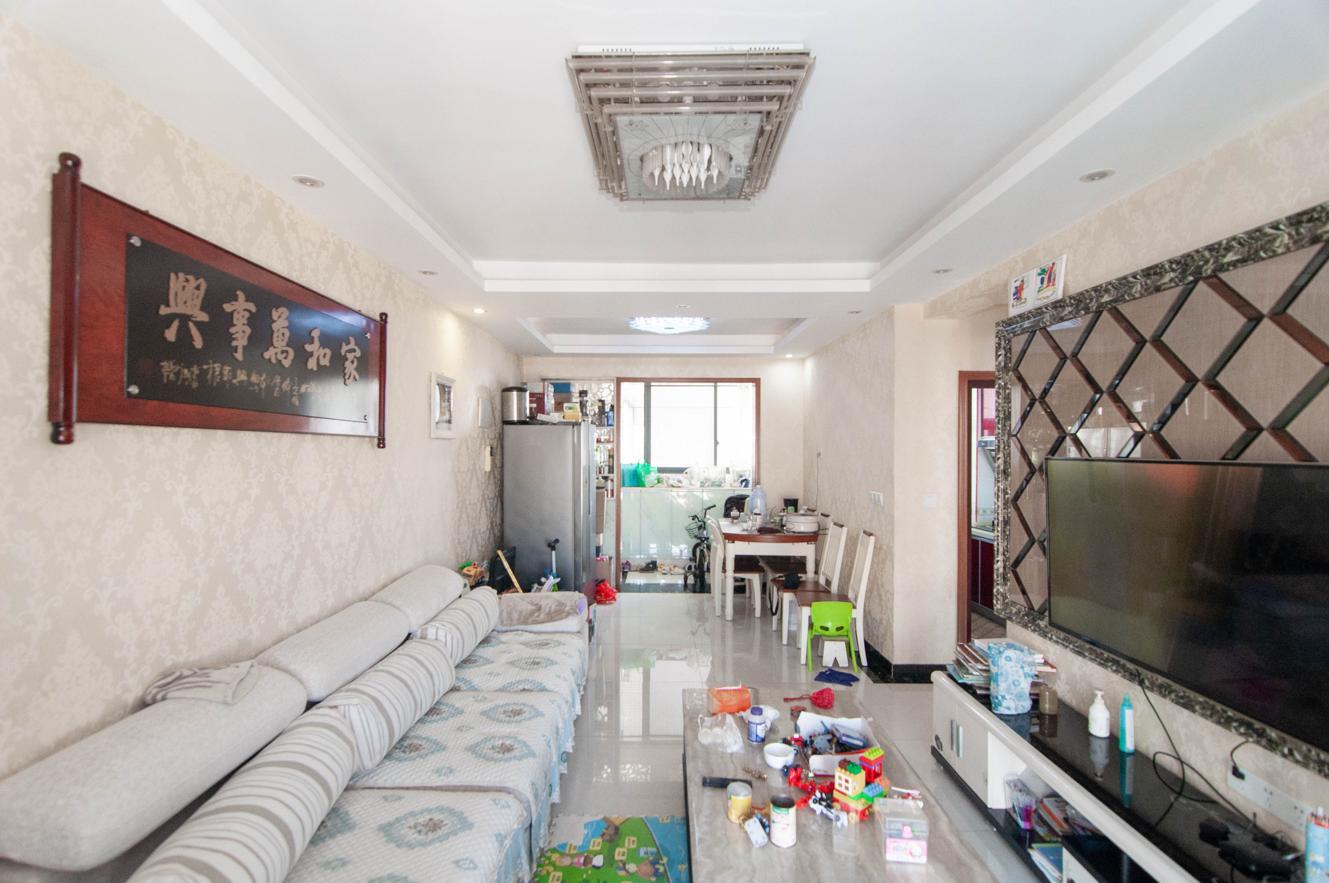 高鑫麓城 3室2厅1卫 94.0万 高鑫麓城 3室2厅1卫 94.0万客厅