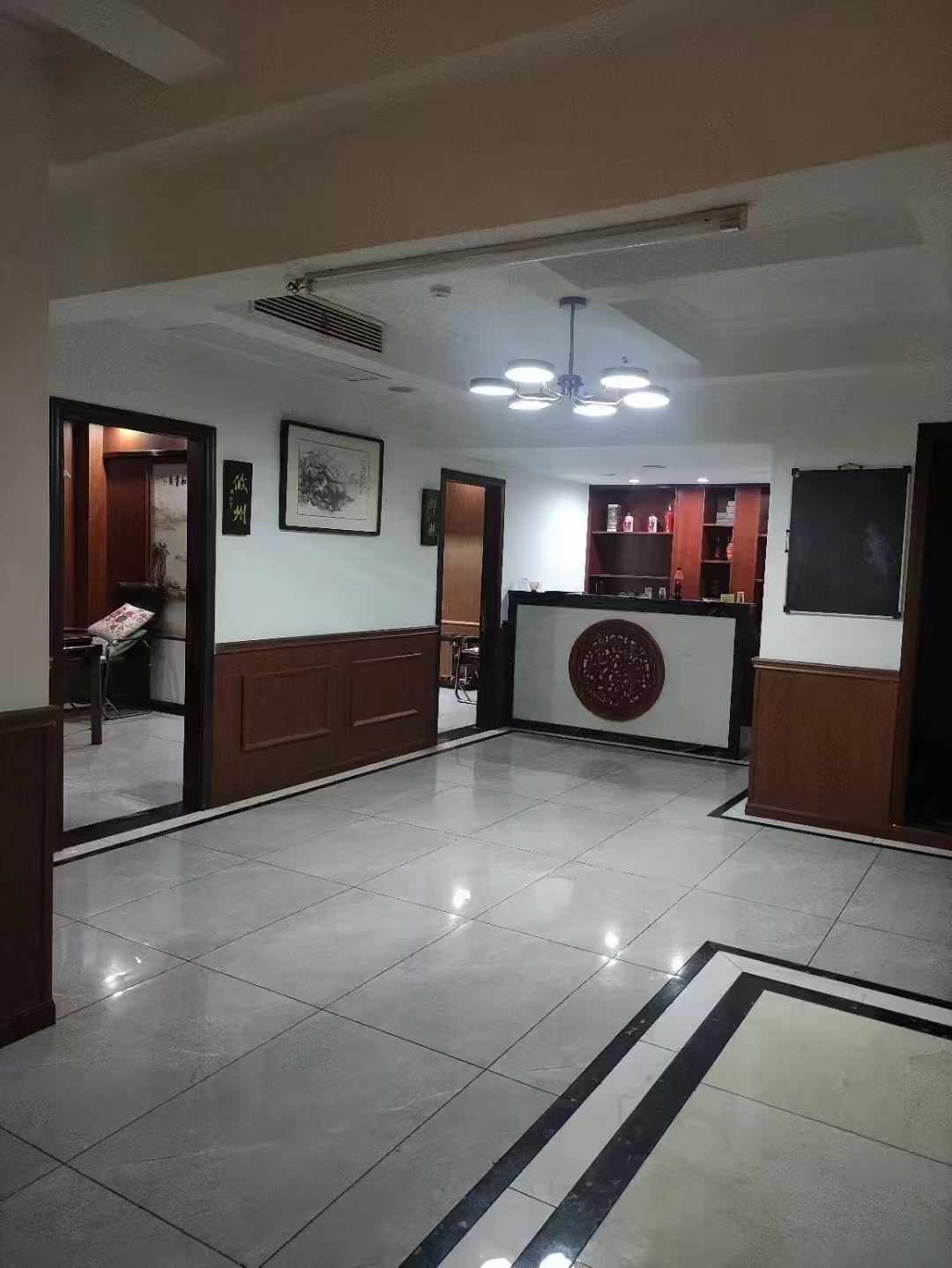 庐山春天 4室2厅1卫 5000.0元/月 庐山春天 4室2厅1卫 5000.0元/月室内图