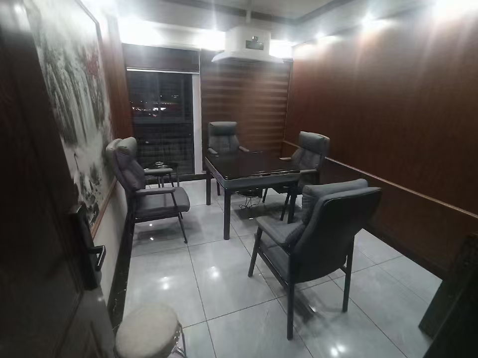 庐山春天 4室2厅1卫 5000.0元/月 庐山春天 4室2厅1卫 5000.0元/月室内图