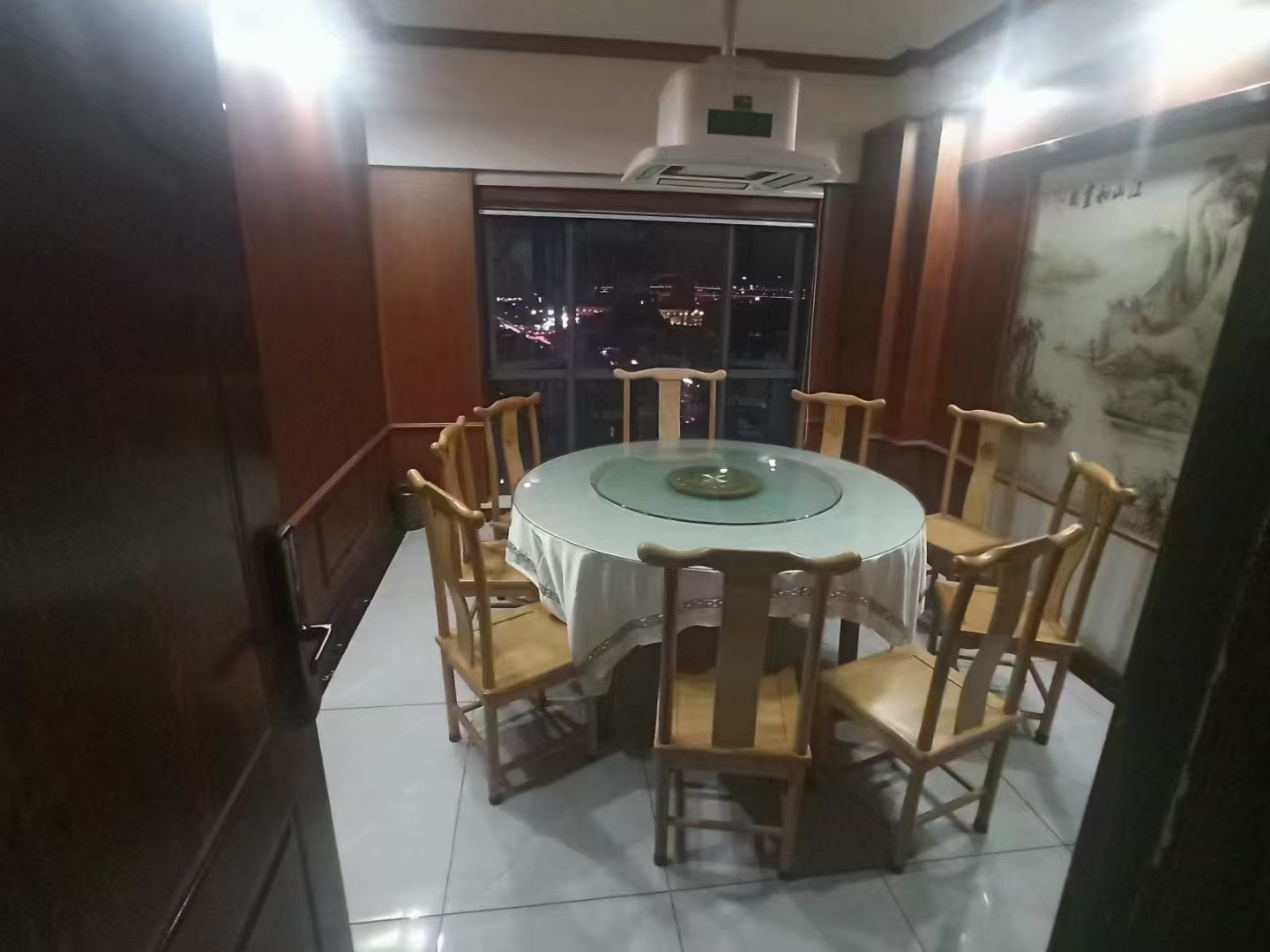 庐山春天 4室2厅1卫 5000.0元/月 庐山春天 4室2厅1卫 5000.0元/月室内图