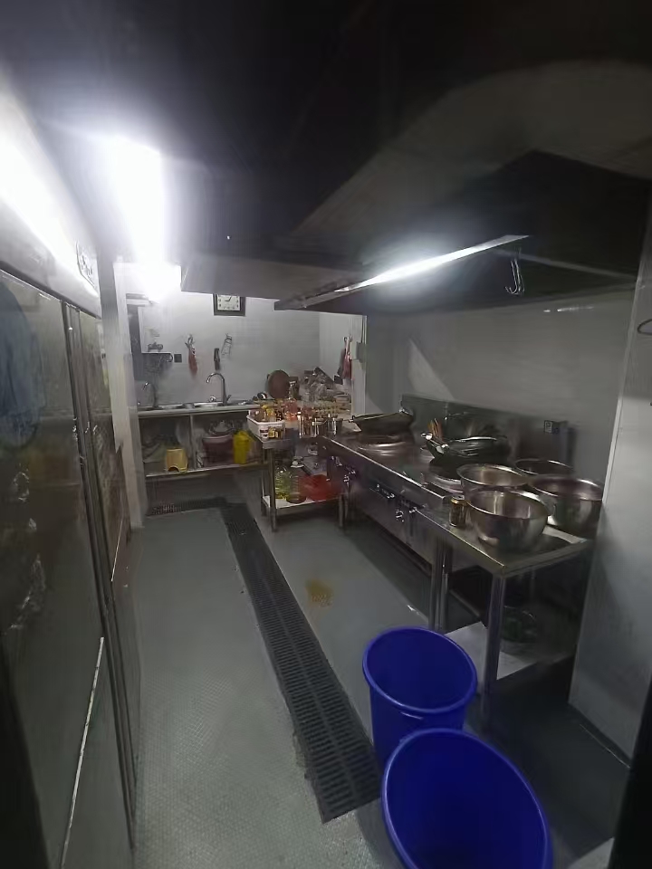 庐山春天 4室2厅1卫 5000.0元/月 庐山春天 4室2厅1卫 5000.0元/月室内图