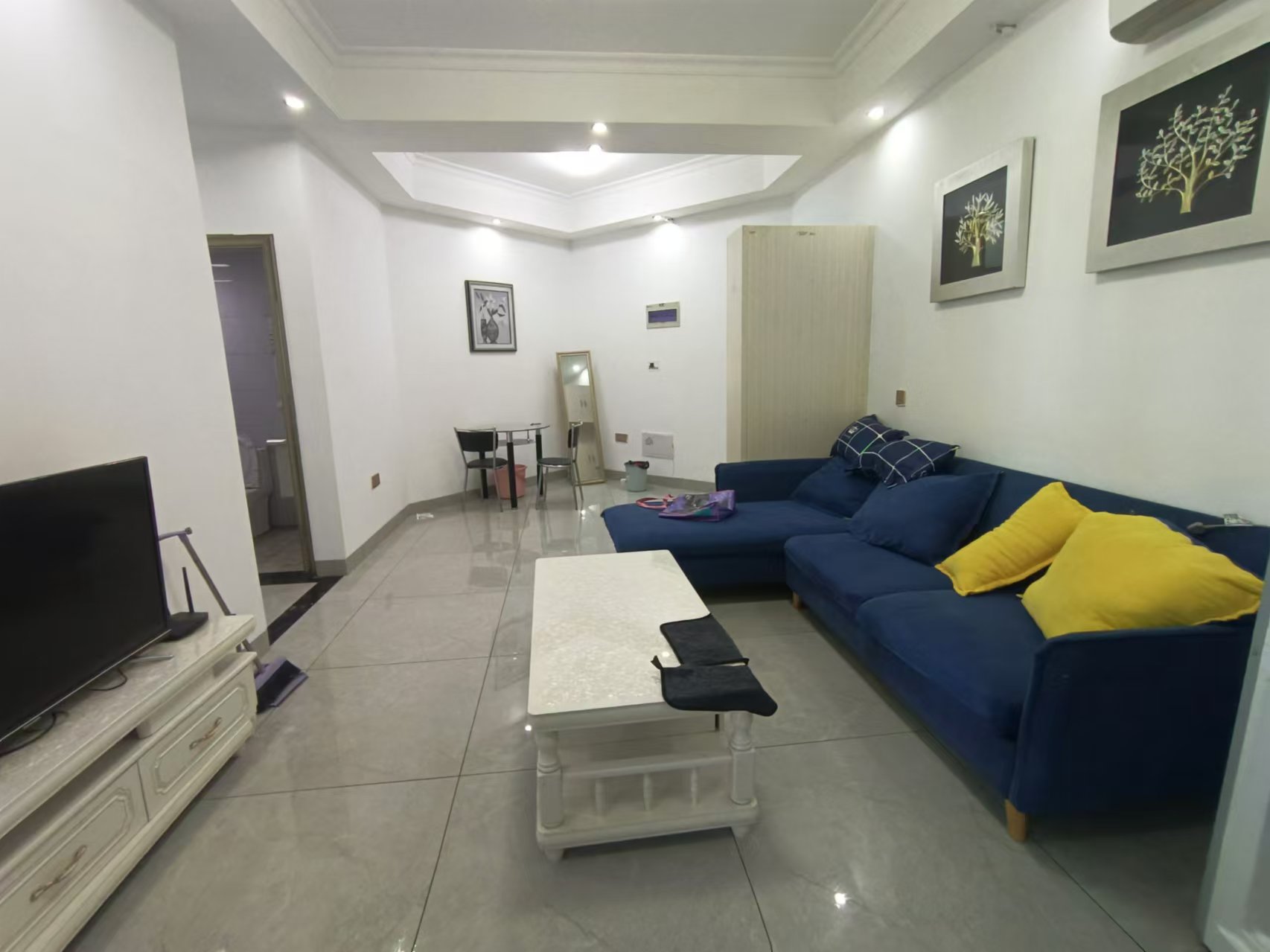 庐山一号  2室2厅1卫    1700.0元/月 庐山一号  2室2厅1卫    1700.0元/月