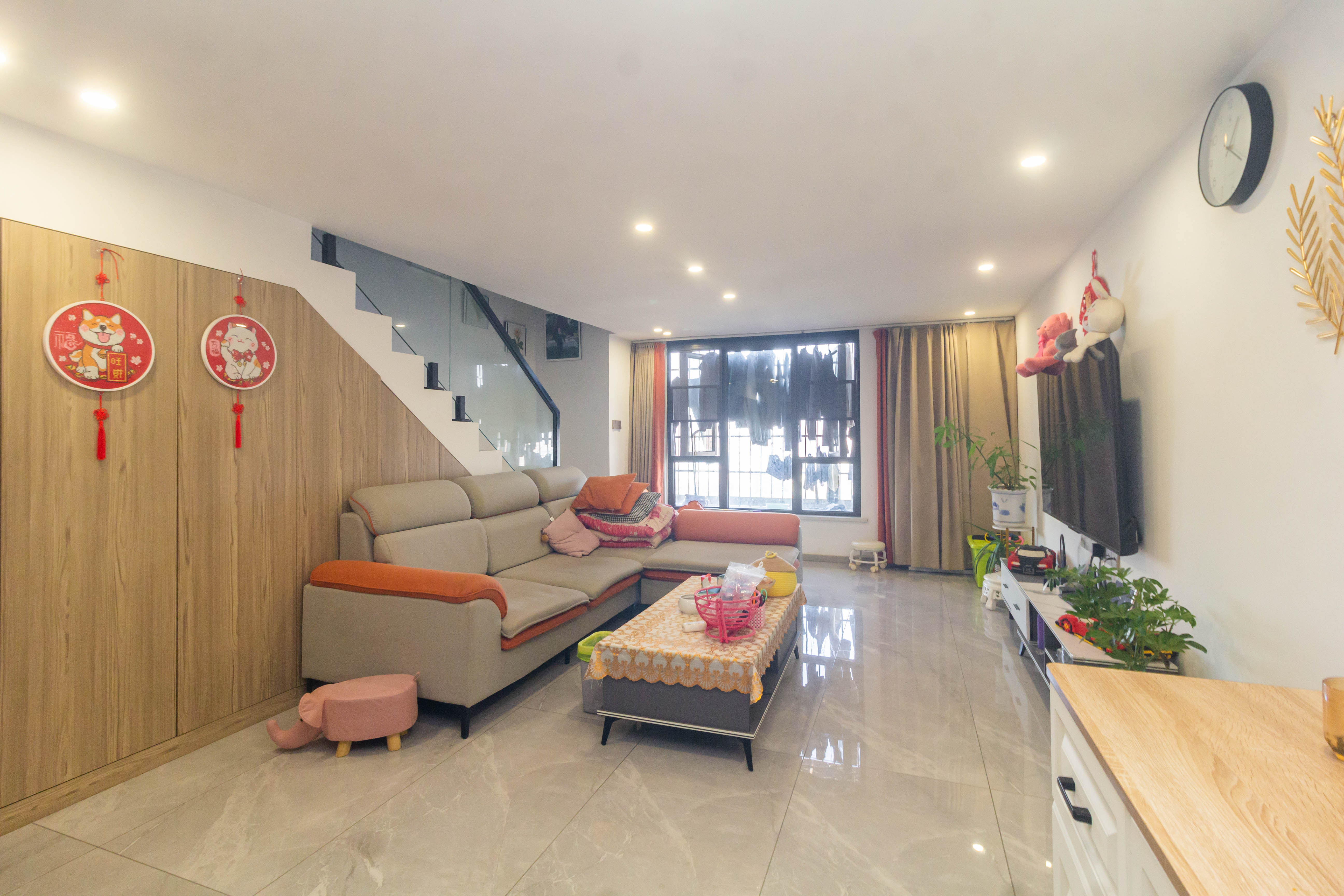 雅居乐新地  3室2厅2卫   39.80万客厅