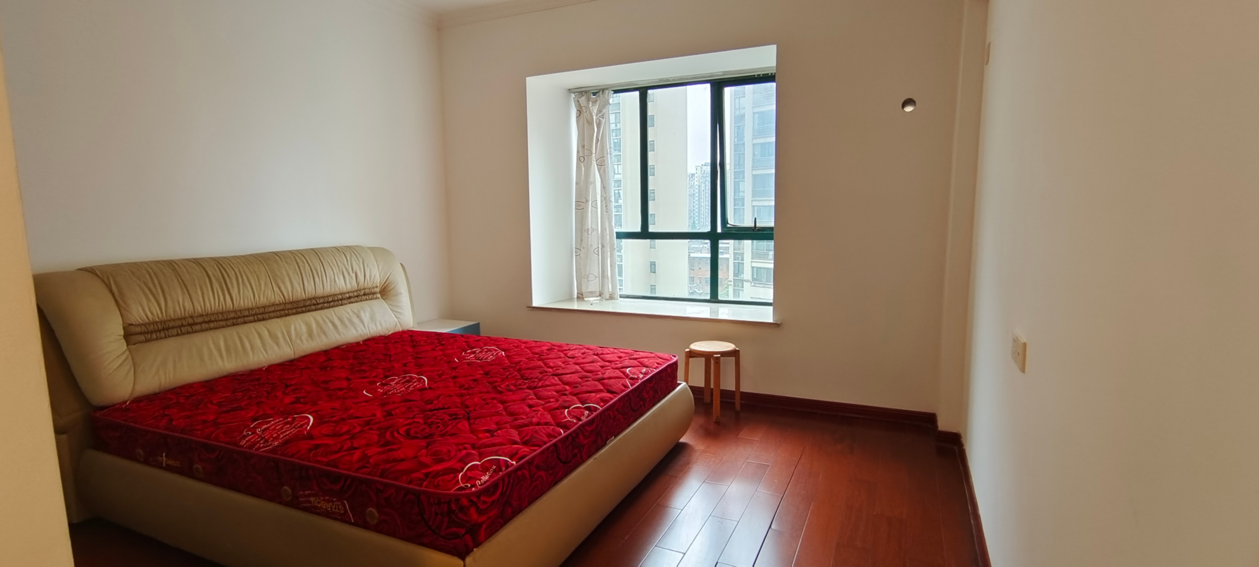 北美阳光城 4室2厅2卫 2600.0元/月 北美阳光城 4室2厅2卫 2600.0元/月室内图