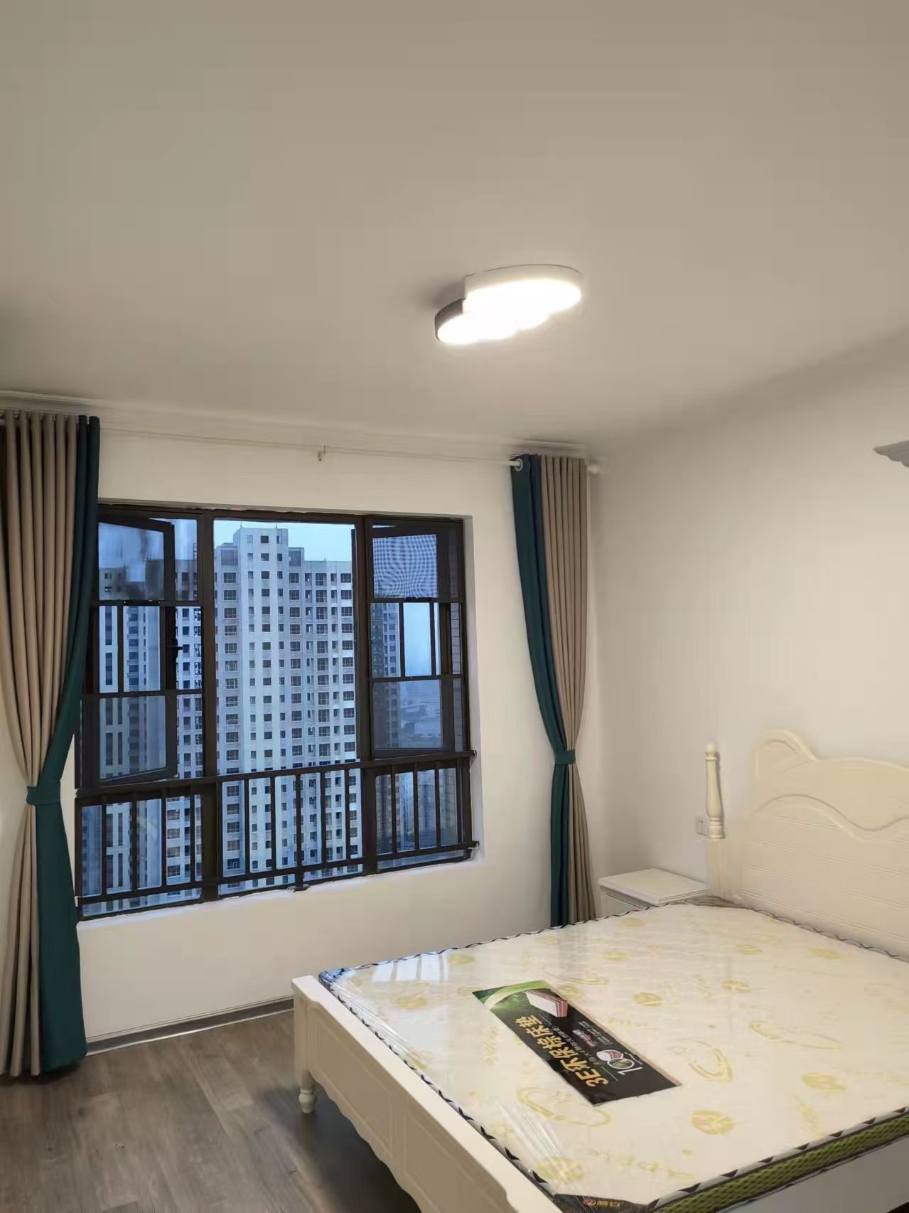 中泰财富湘江 3室2厅2卫 2800.0元/月 中泰财富湘江 3室2厅2卫 2800.0元/月室内图