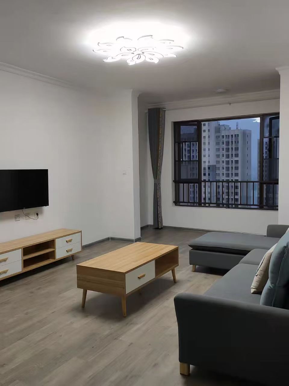 中泰财富湘江 3室2厅2卫 2800.0元/月 中泰财富湘江 3室2厅2卫 2800.0元/月室内图