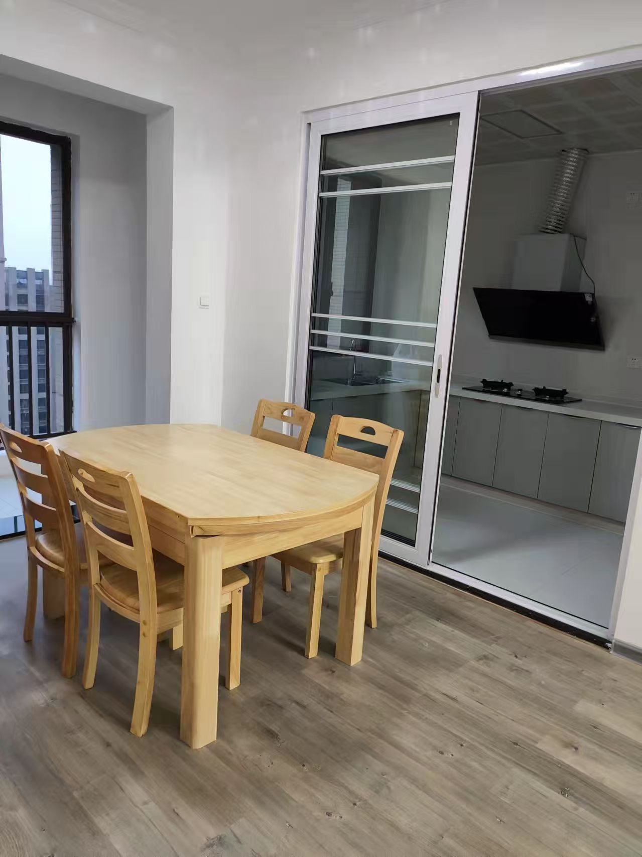 中泰财富湘江 3室2厅2卫 2800.0元/月 中泰财富湘江 3室2厅2卫 2800.0元/月室内图