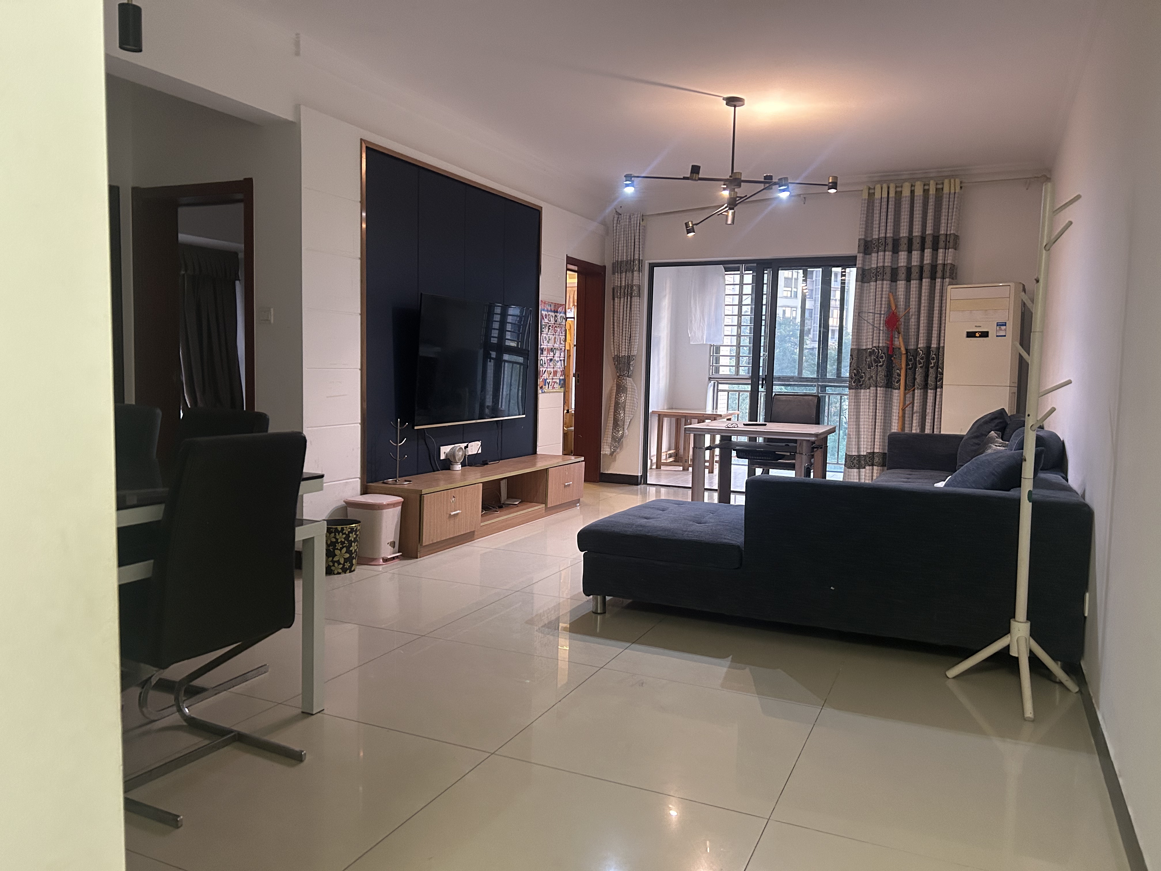 五矿紫湖香醍 3室2厅1卫 1800.0元/月 五矿紫湖香醍 3室2厅1卫 1800.0元/月室内图