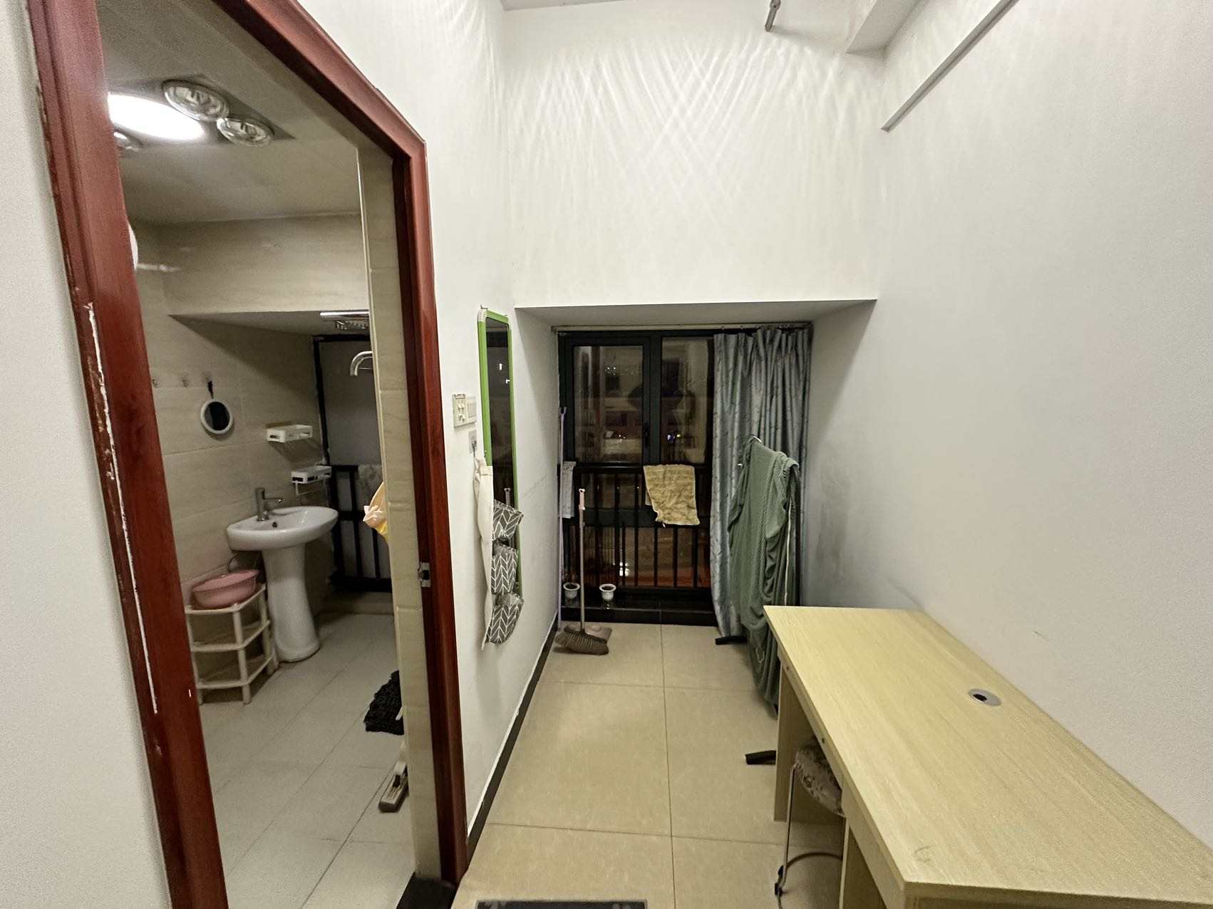 中建芙蓉嘉苑  1室1厅1卫    1300.0元/月室内图