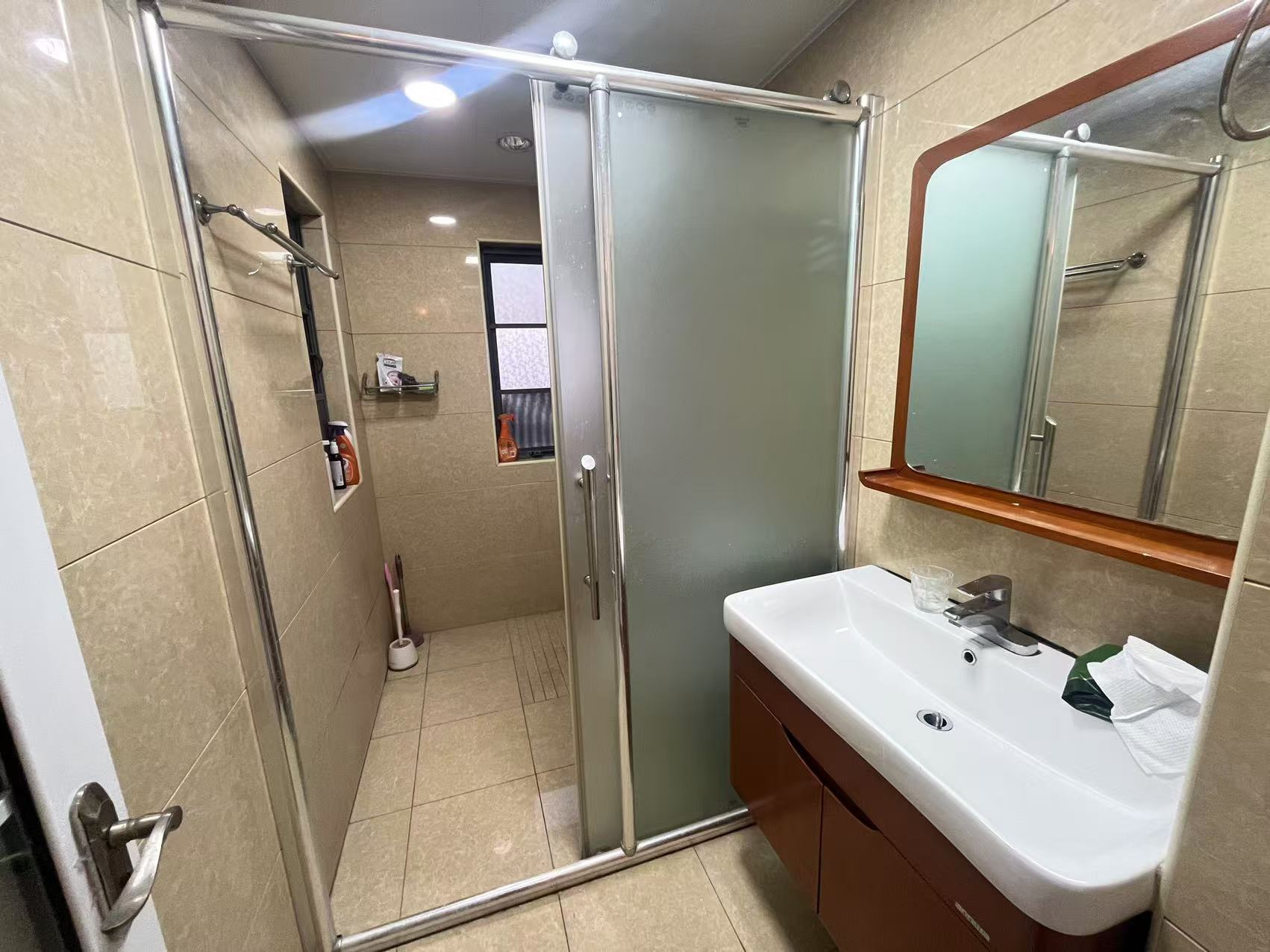 湘银星城 3室2厅1卫 100.0元/月 湘银星城 3室2厅1卫 100.0元/月室内图