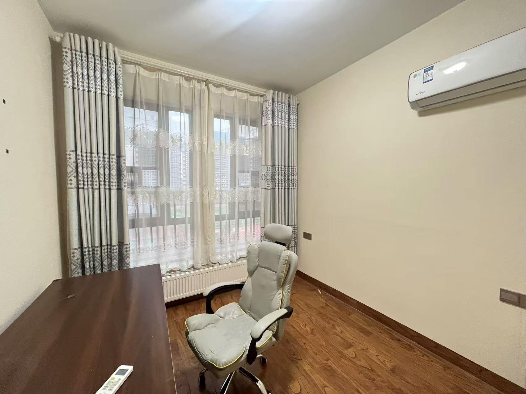 湘银星城 3室2厅1卫 100.0元/月 湘银星城 3室2厅1卫 100.0元/月室内图