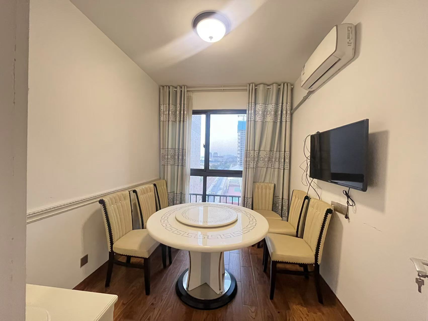 湘银星城 3室2厅1卫 100.0元/月 湘银星城 3室2厅1卫 100.0元/月室内图