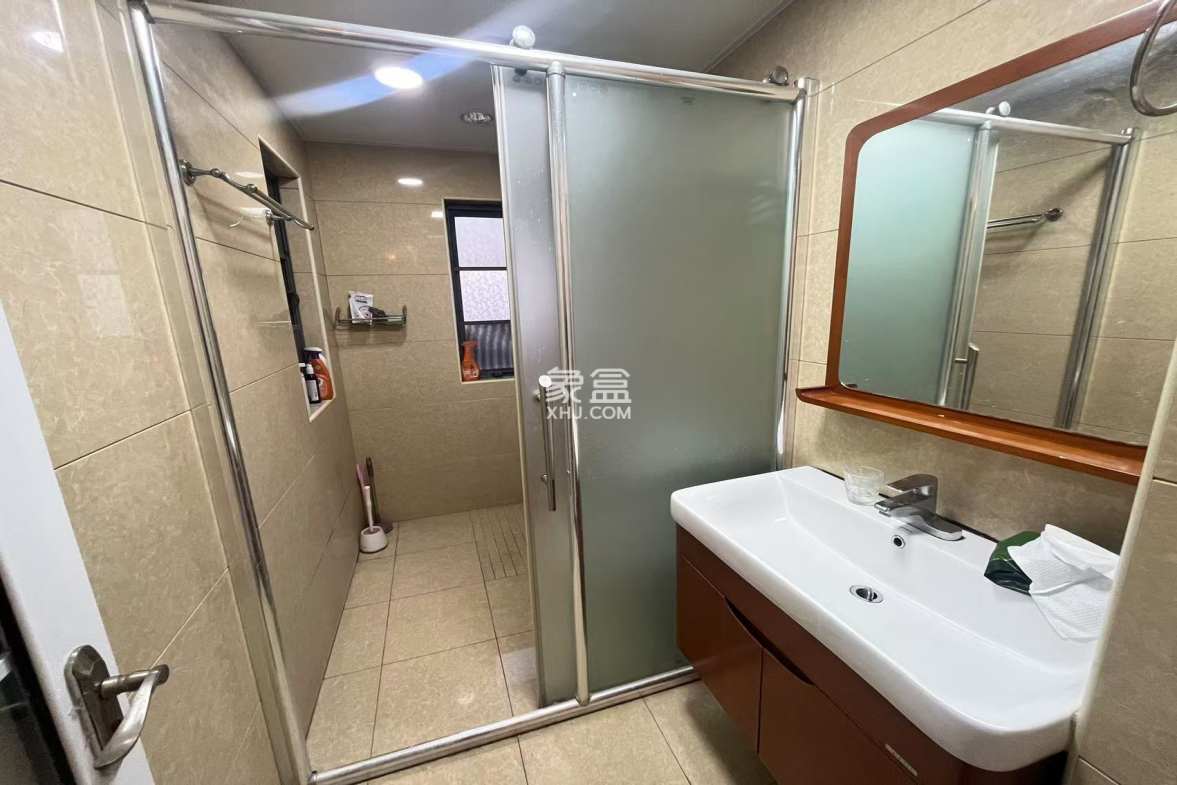 湘银星城  3室2厅2卫    2300.0元/月 湘银星城  3室2厅2卫    2300.0元/月室内图