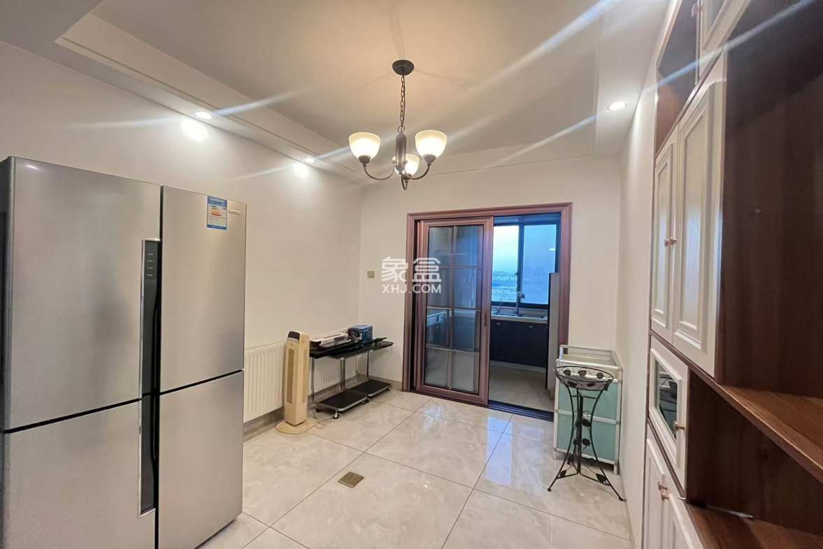 湘银星城  3室2厅2卫    2300.0元/月 湘银星城  3室2厅2卫    2300.0元/月室内图