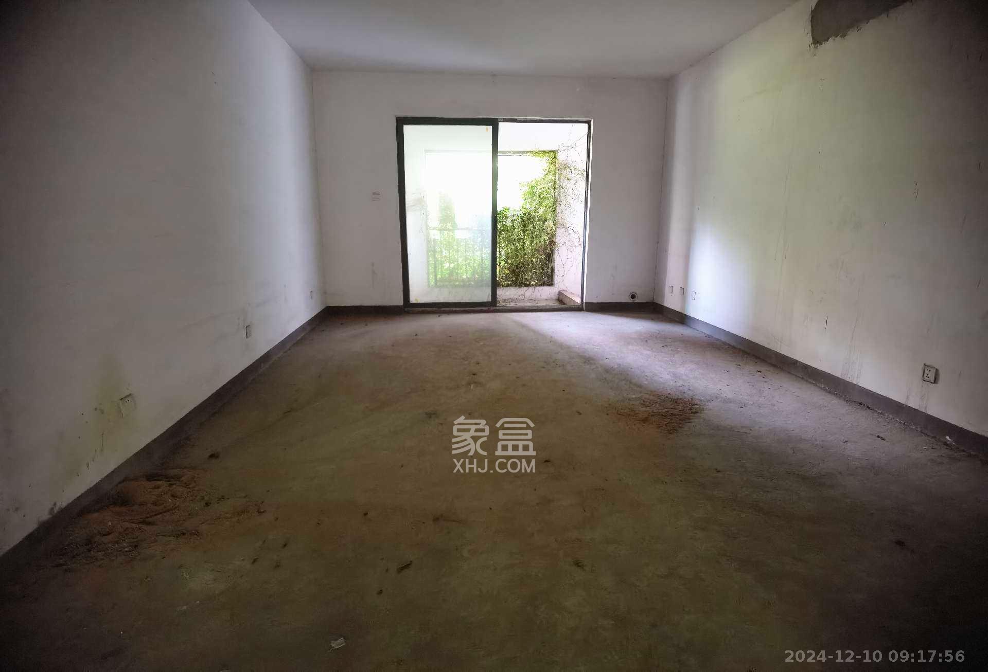 纳帕溪谷后湾 4室2厅1卫 89.8万 纳帕溪谷后湾 4室2厅1卫 89.8万客厅