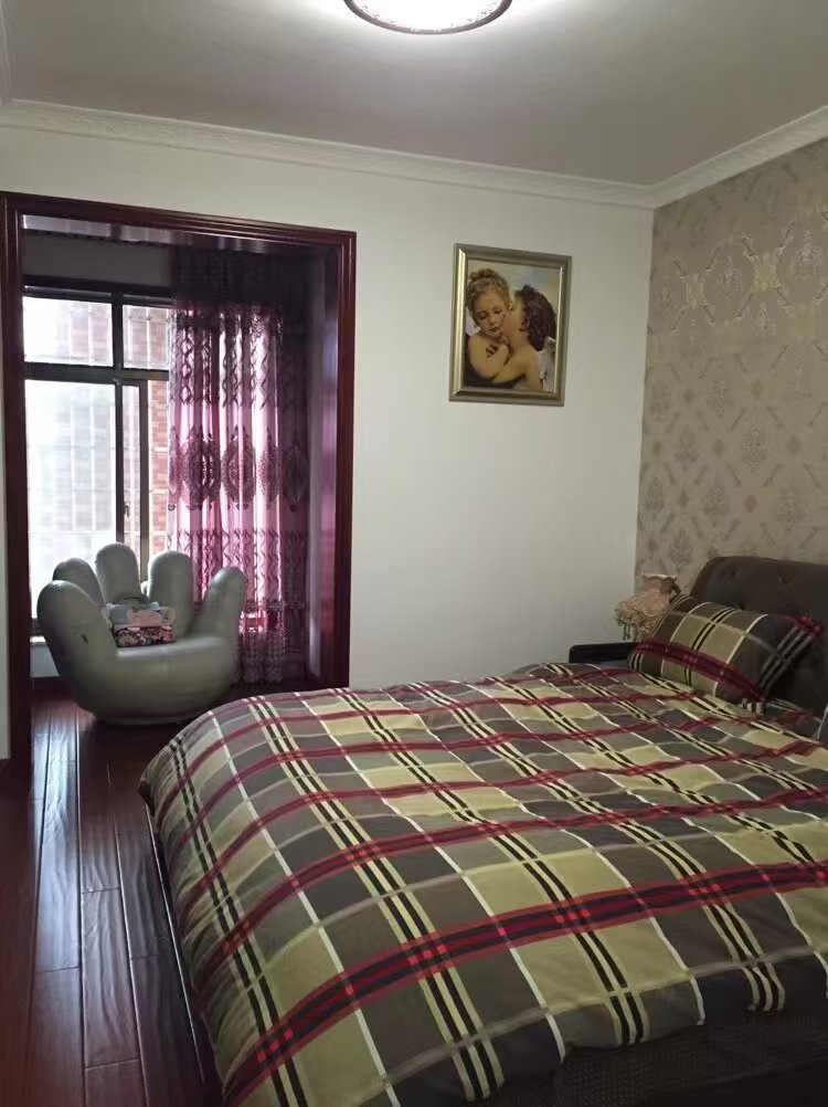 鹏泰路桥大厦 3室2厅2卫 88.8万 鹏泰路桥大厦 3室2厅2卫 88.8万客厅