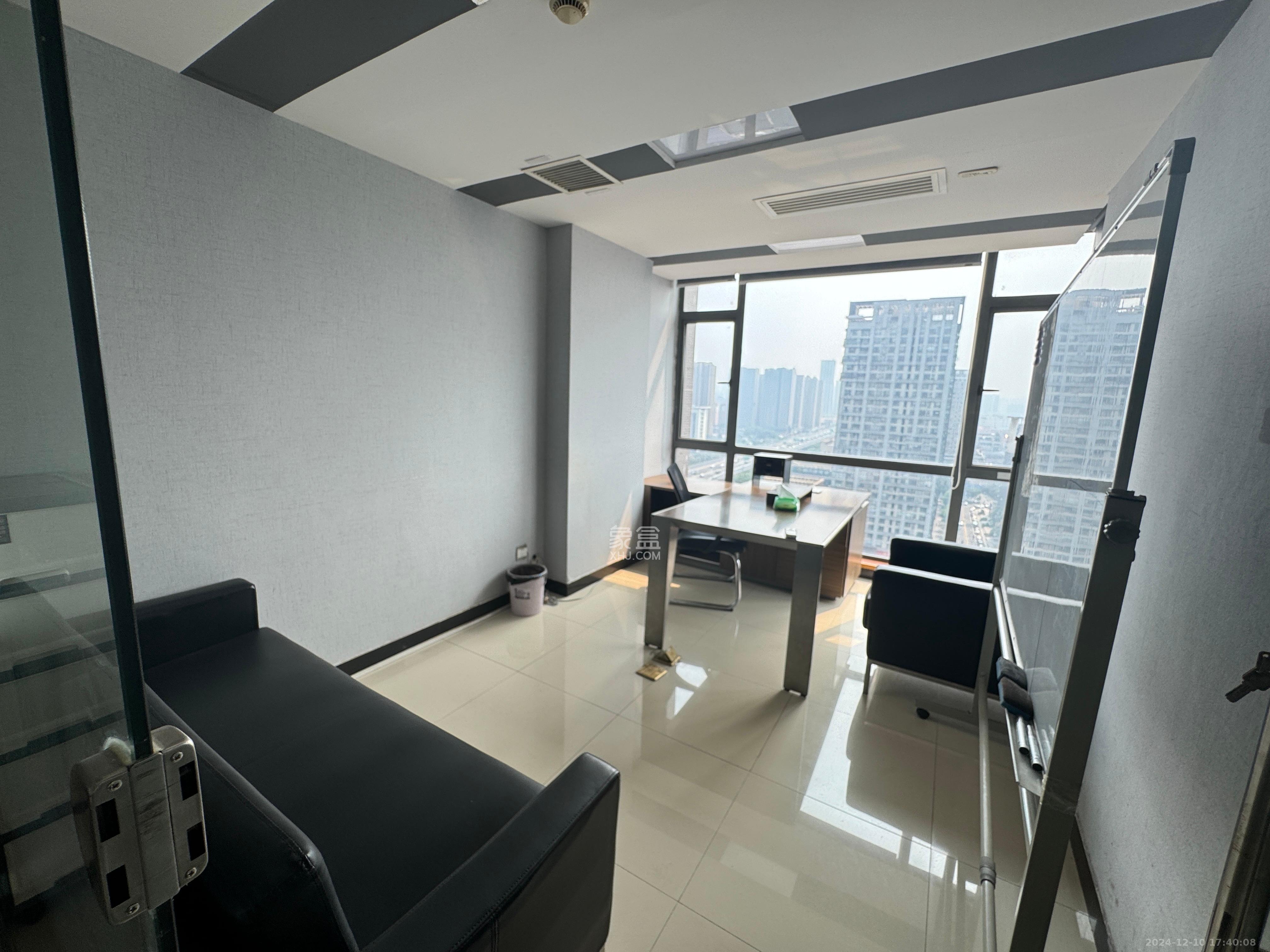 长房中庭国际(东郡华蓉广场) 1室1厅1卫 6000.0元/月 长房中庭国际(东郡华蓉广场) 1室1厅1卫 6000.0元/月室内图