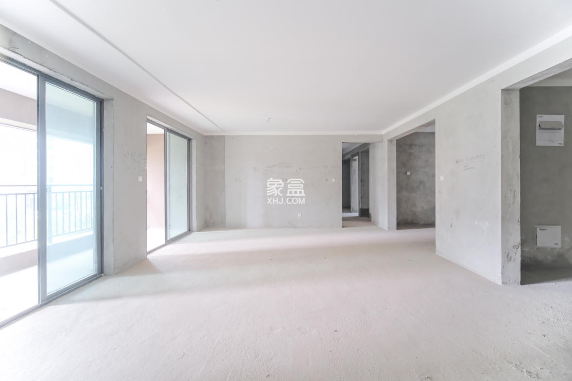 荣盛城 4室2厅3卫 138.8万 荣盛城 4室2厅3卫 138.8万客厅