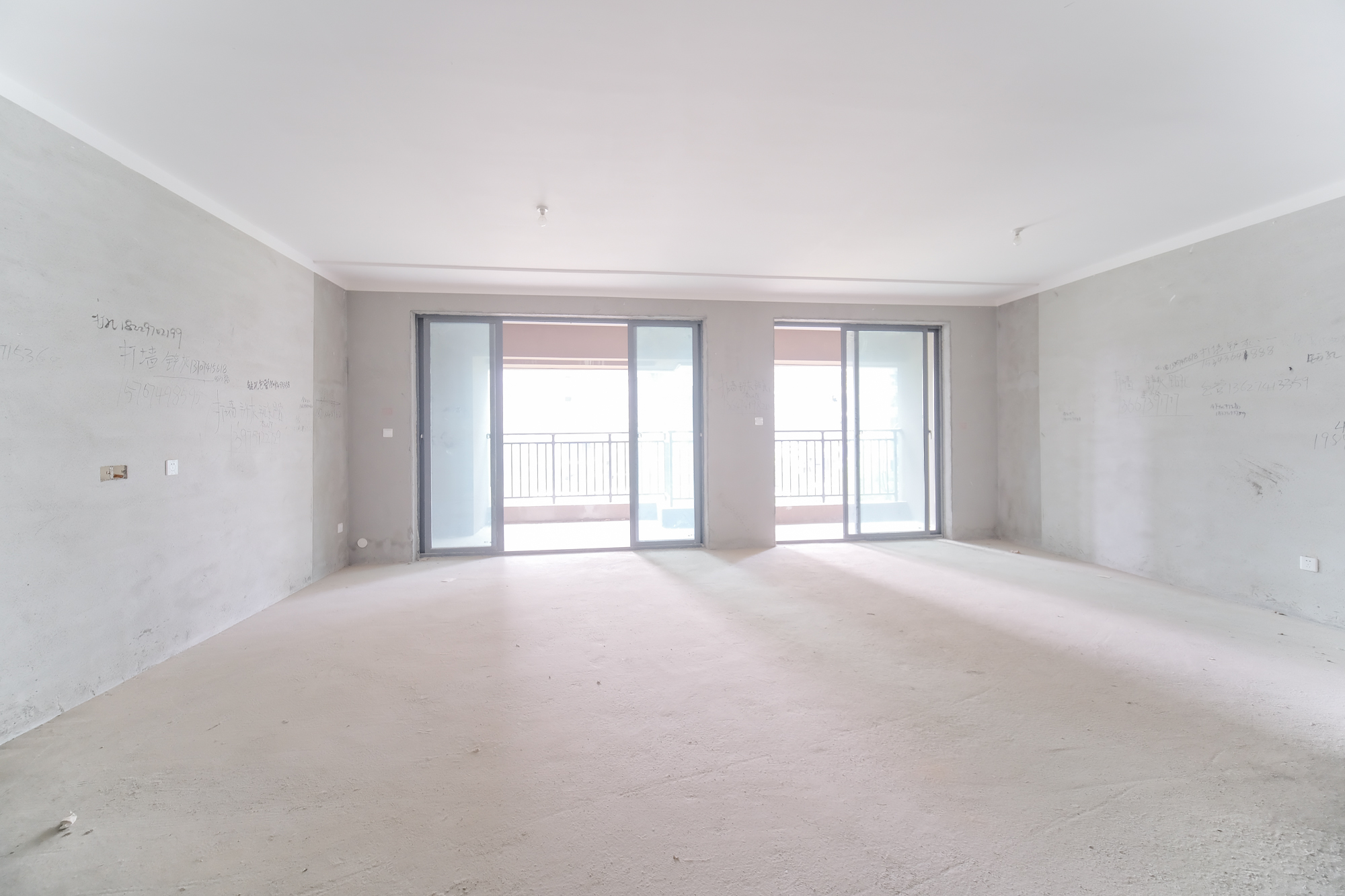 荣盛城 4室2厅3卫 138.8万 荣盛城 4室2厅3卫 138.8万客厅