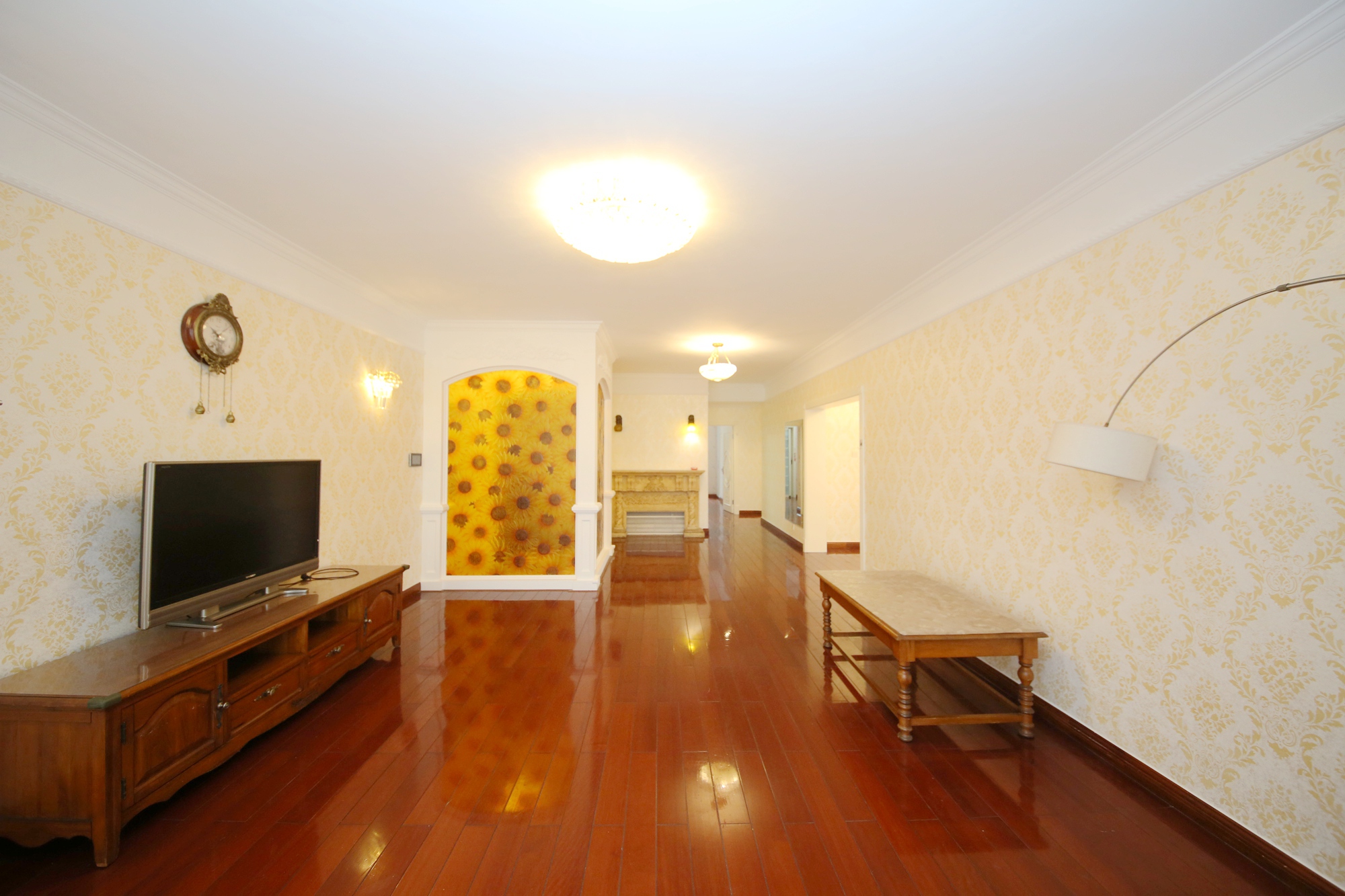 向阳门第  3室2厅2卫    275.8万客厅