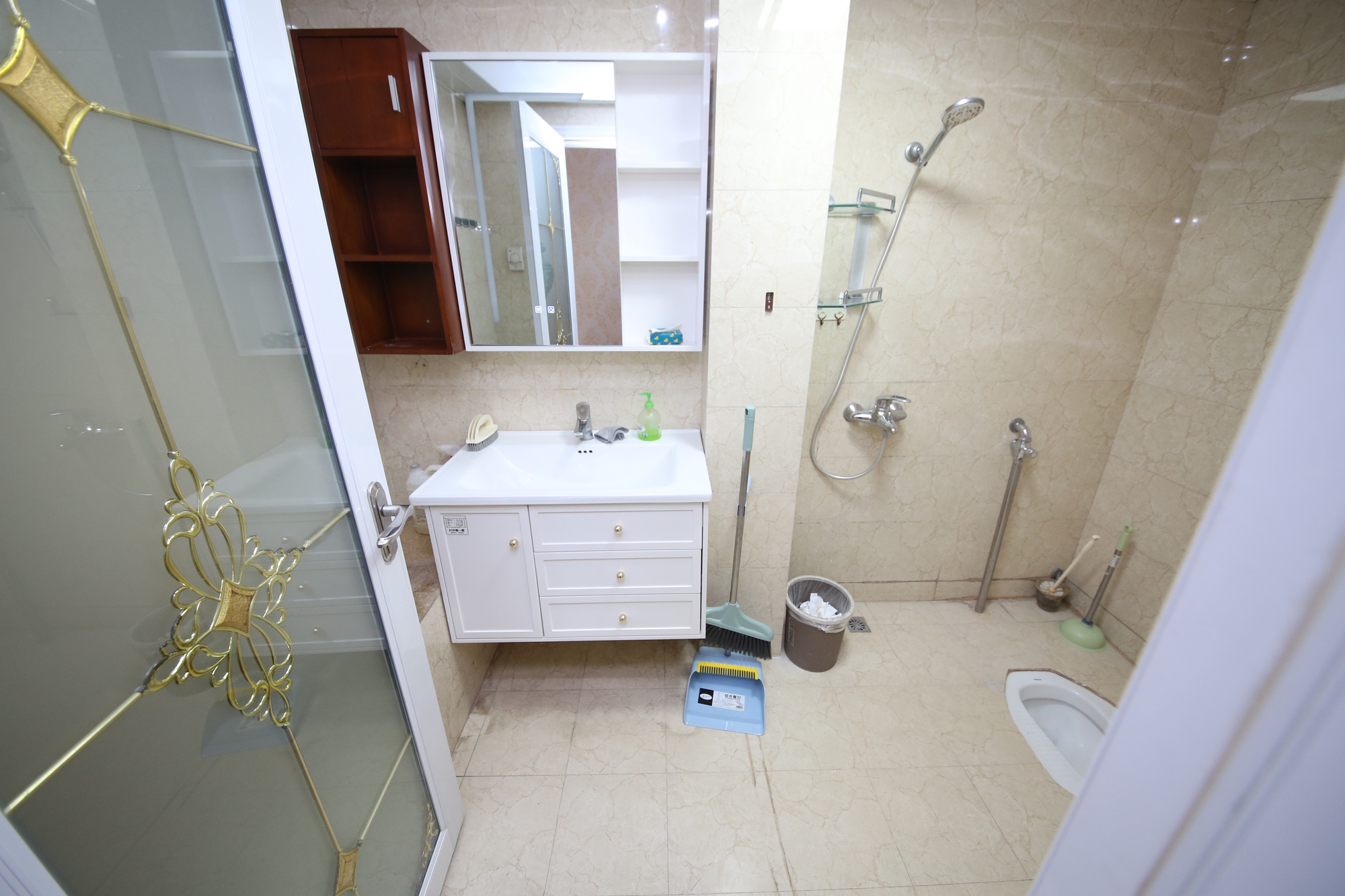 向阳门第  3室2厅2卫    275.8万卫生间