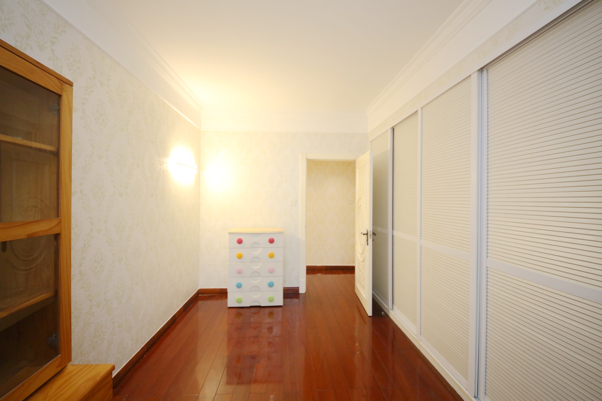 向阳门第  3室2厅2卫    275.8万卧室