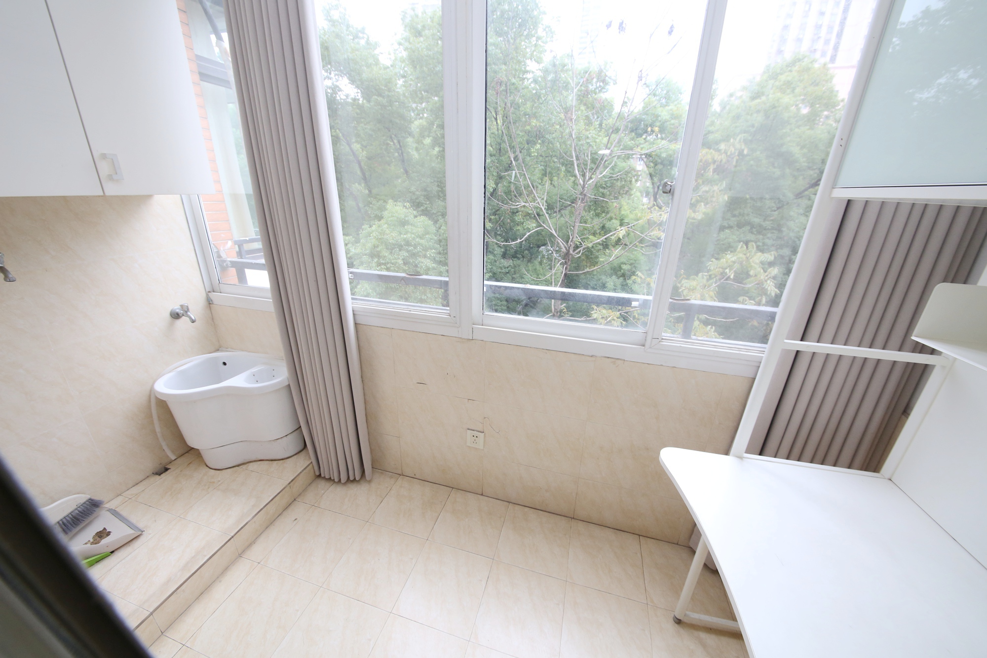 向阳门第  3室2厅2卫    275.8万阳台